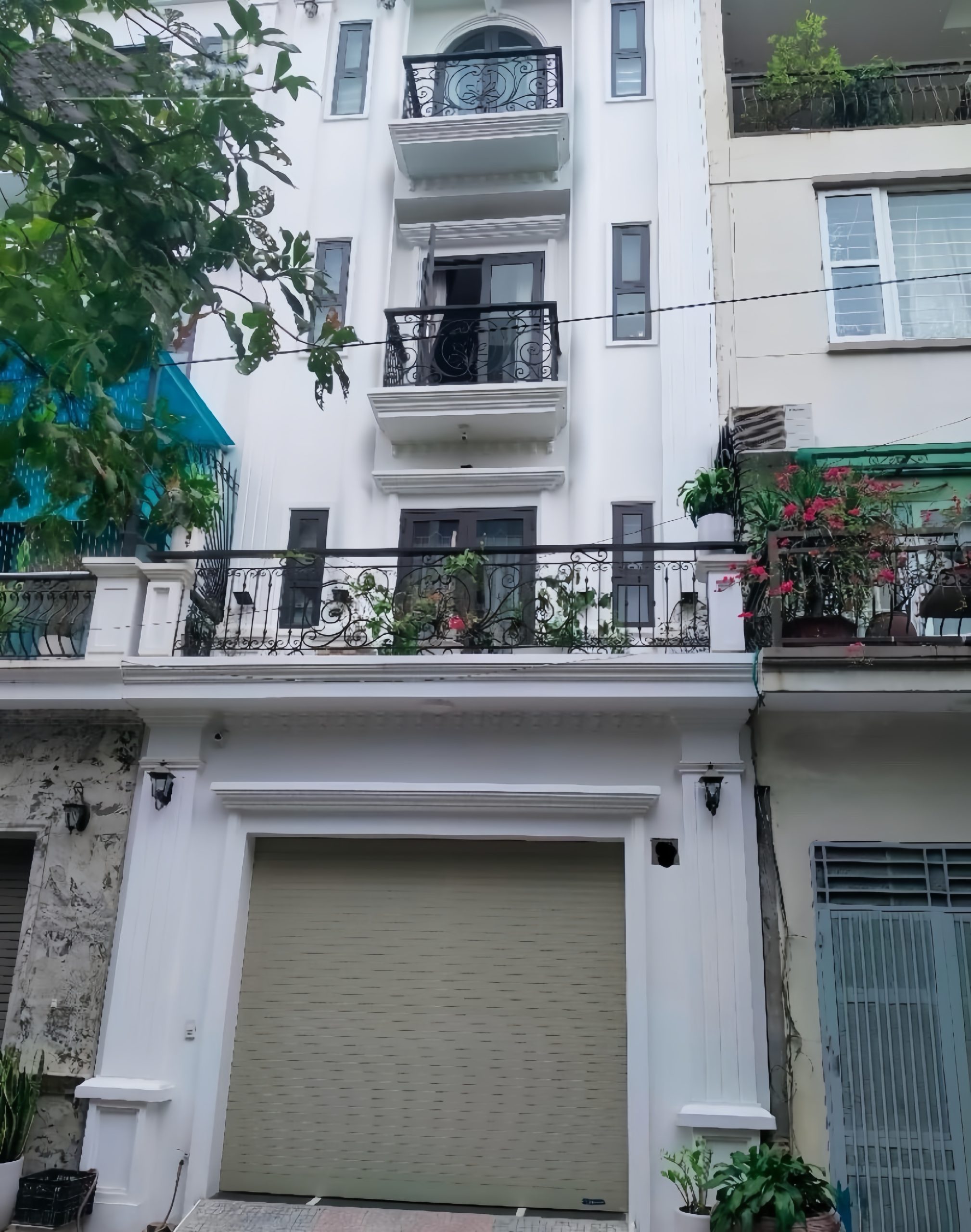 Hoa hậu mặt phố khu đô thị Văn Phú , phường Kiến Hưng , Hà Nội