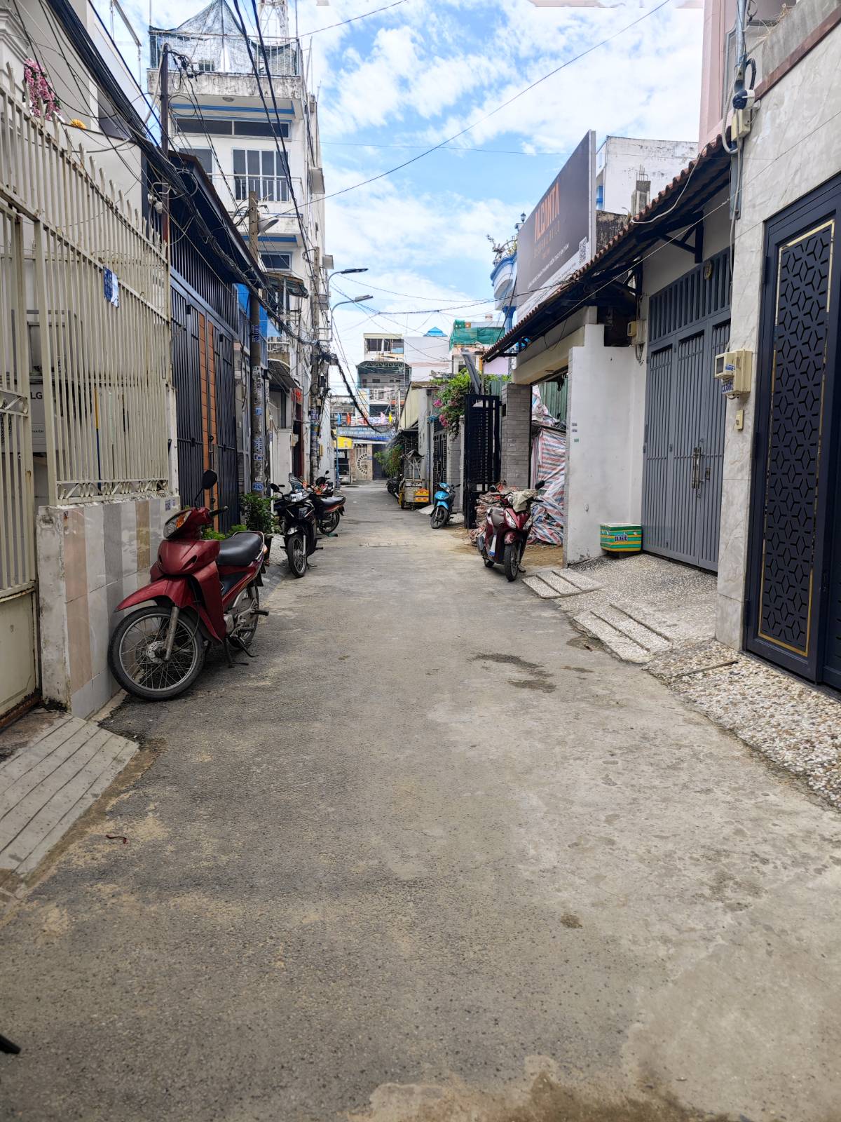 Bán Nhà Nguyễn Văn Khối Gò Vấp- Hẻm Xe Hơi - Gần Siêu Thị Emart, Công Viên Làng Hoa, 56m2, Ngang 4.8m. Nhỉnh 4Tỷ