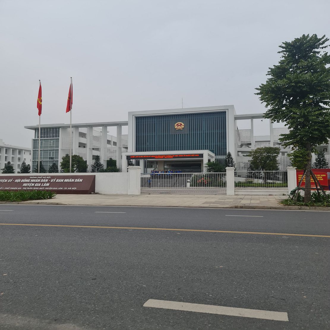 Bán Shophouse 78m2 5 tầng mặt đường 25m tại Trâu Quỳ giá 20 tỷ x Lh 0989894845