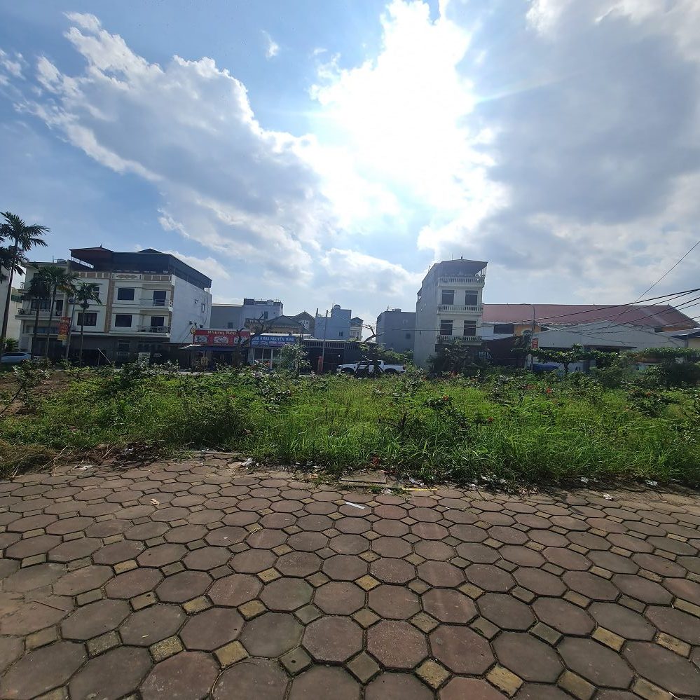 Chuyển nhượng 40m2 đất TĐC Trâu Quỳ, Gia Lâm. Đường 12m. Lh 0989894845.