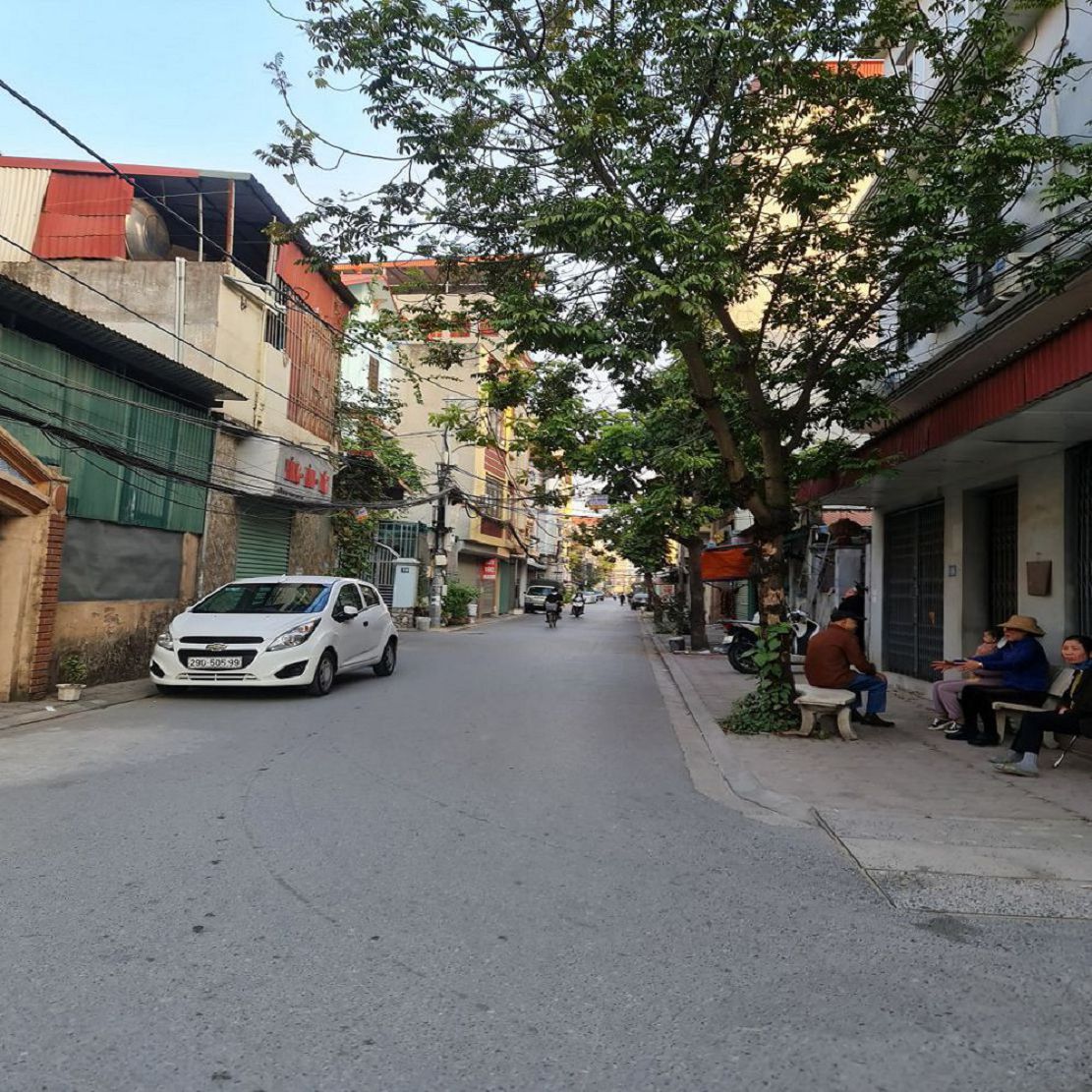 Bán nhanh 100m2 Trâu Quỳ Gia Lâm mt 6,1m 15m ra đường ô tô thông. LH 0989894845