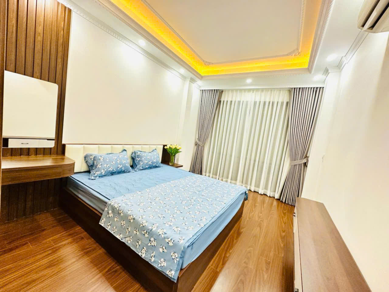 NHÀ LÔ GÓC CHỢ KHÂM THIÊN, 28M2, 6 TẦNG, FULL NỘI THẤT, 8.x TỶ.