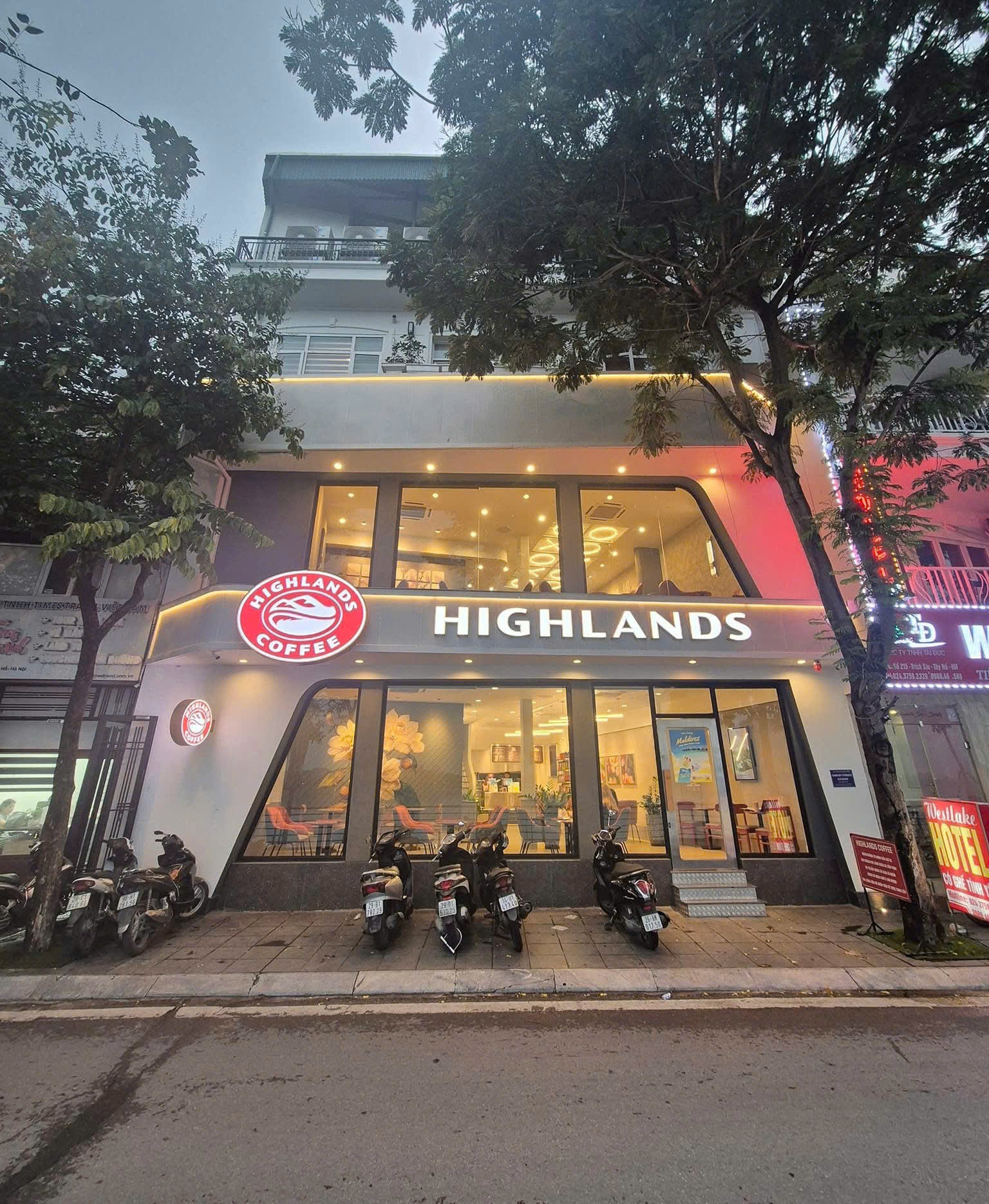 Cho thuê nhà mặt phố Văn Cao 100m2 x 3t, 10m mt. Kd mọi mô hình