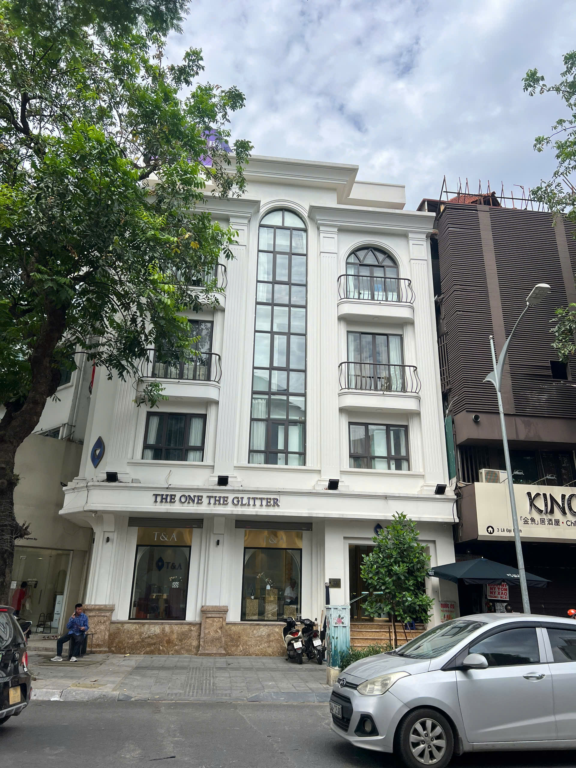 CHO THUÊ TÒA NHÀ XUÂN DIỆU 220M2 X 5T + 1 HẦM | FULL NỘI THẤT – THANG MÁY