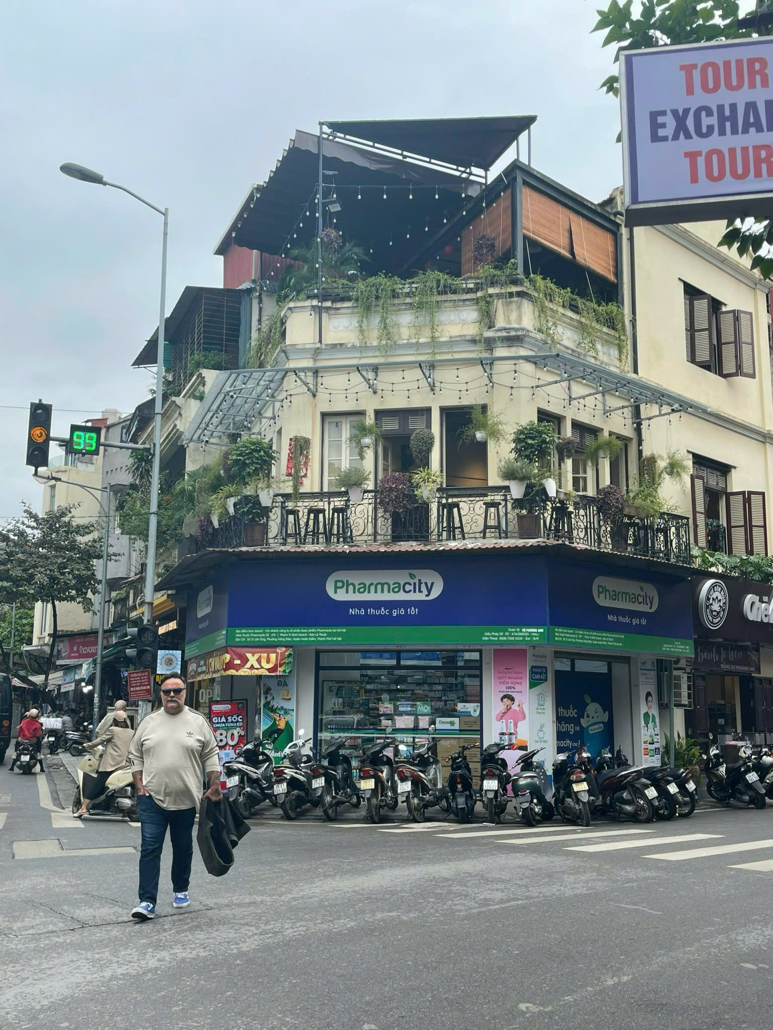 CHO THUÊ NHÀ LÔ GÓC PHỐ NGUYỄN DU 180M2 X 4T , MẶT TIỀN 20M CỰC ĐẸP
