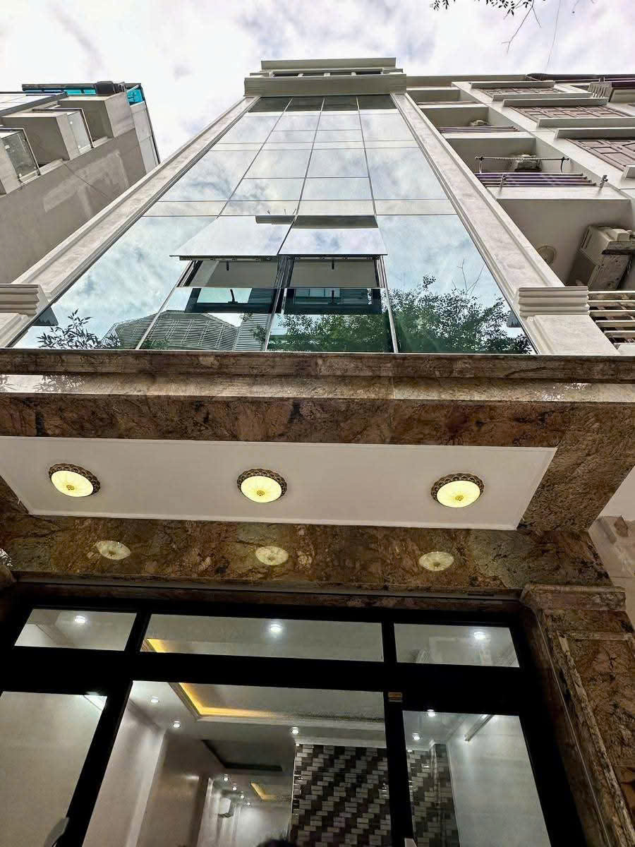 BÁN NHÀ HOÀNG QUỐC VIỆT CẦU GIẤY, 65M2 6 TẦNG THANG MÁY, Ô TÔ TRÁNH, GIÁ 2X TỶ.