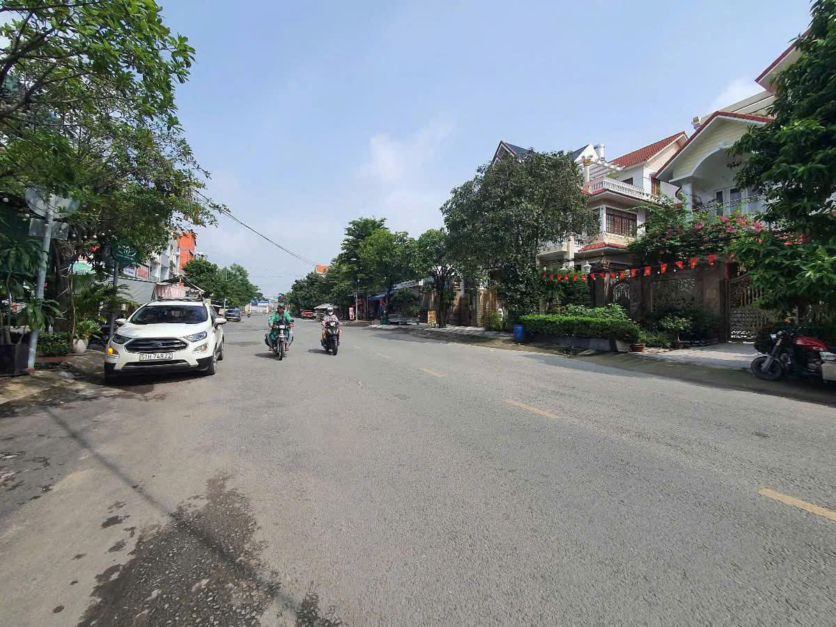 BÁN NHÀ MẶT TIỀN TÔ KÝ – VỊ TRÍ ĐẮC ĐỊA NHẤT KHÚC SUNG – DÒNG TIỀN 100TR/THÁNG.