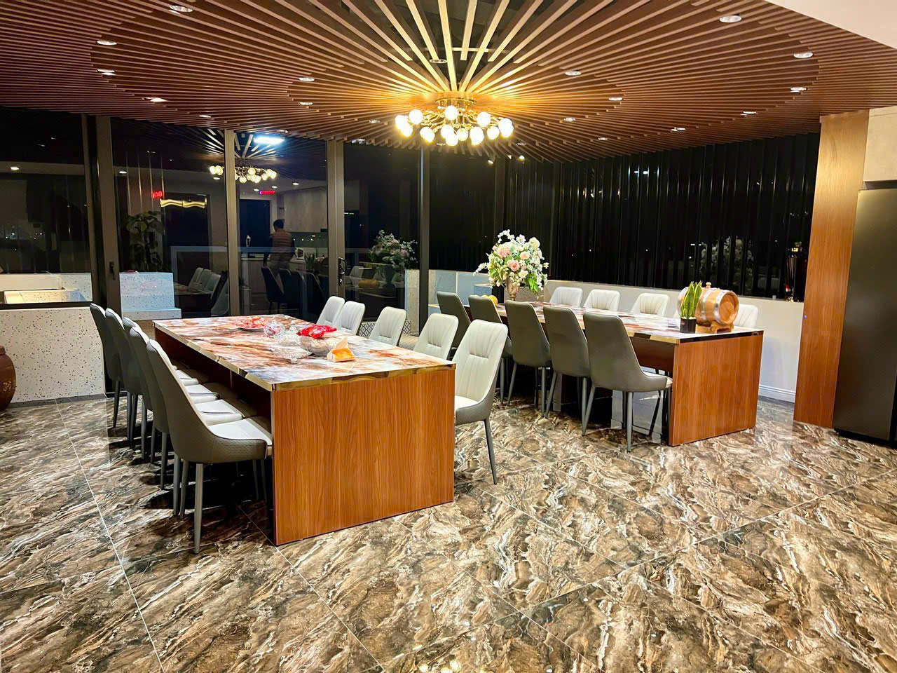 NHÀ LÔ GÓC, DOÃN KẾ THIẾN,GARA OTO TRÁNH,THANG MÁY,KINH DOANH:74MX6T,MT:5M, 28TY