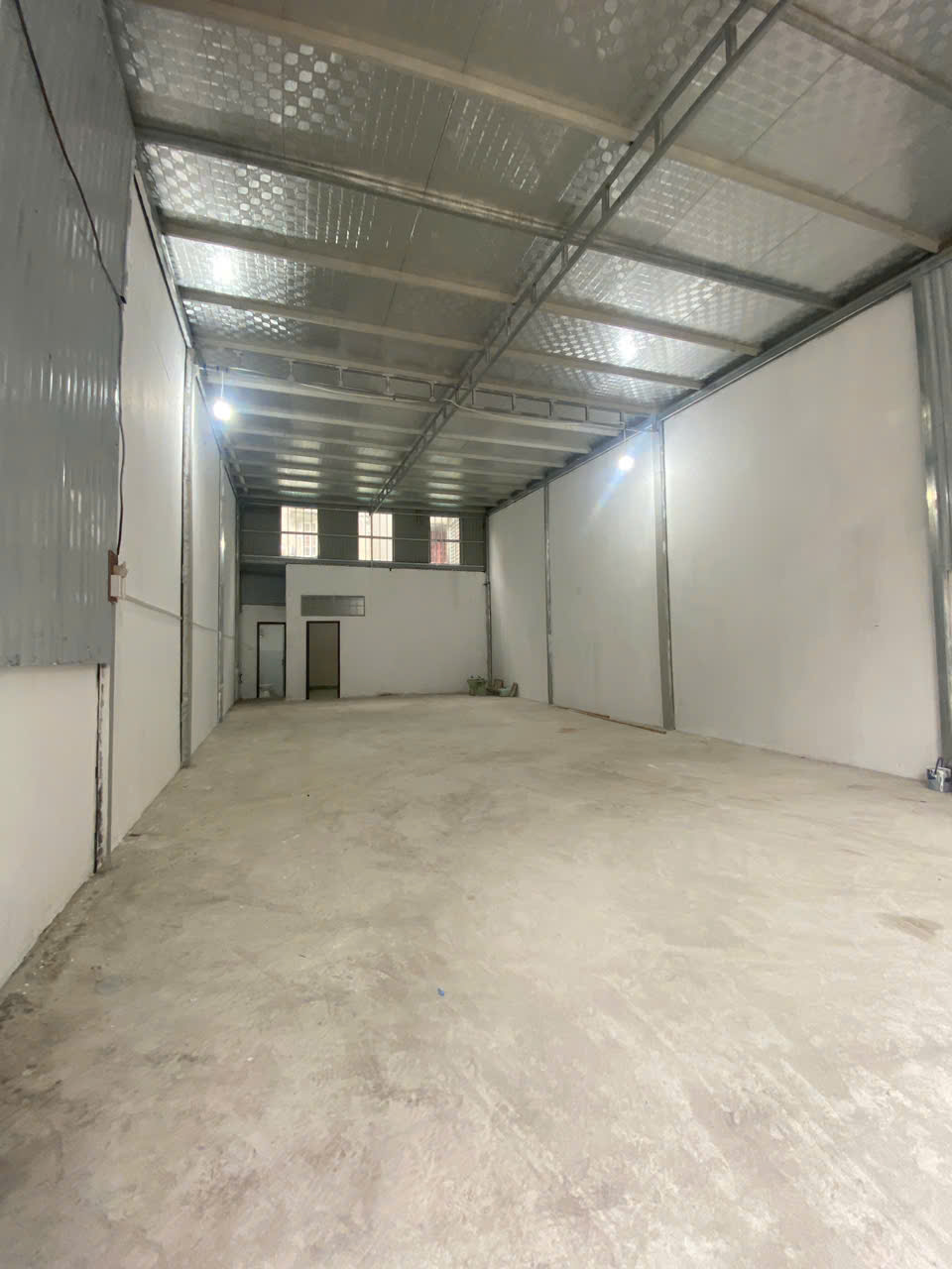 CHO THUÊ KHO LONG BIÊN – 150M² – XE TẢI VÀO TẬN NƠI - GIÁ THUÊ HỢP LÝ NHẤT VBB