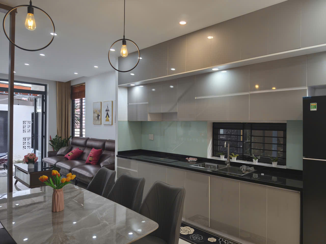♥ Lô góc gần Nguyễn Hoàng, 55m2, 3 mê mới xây, 3PN khép kín. dòng tiền 22tr