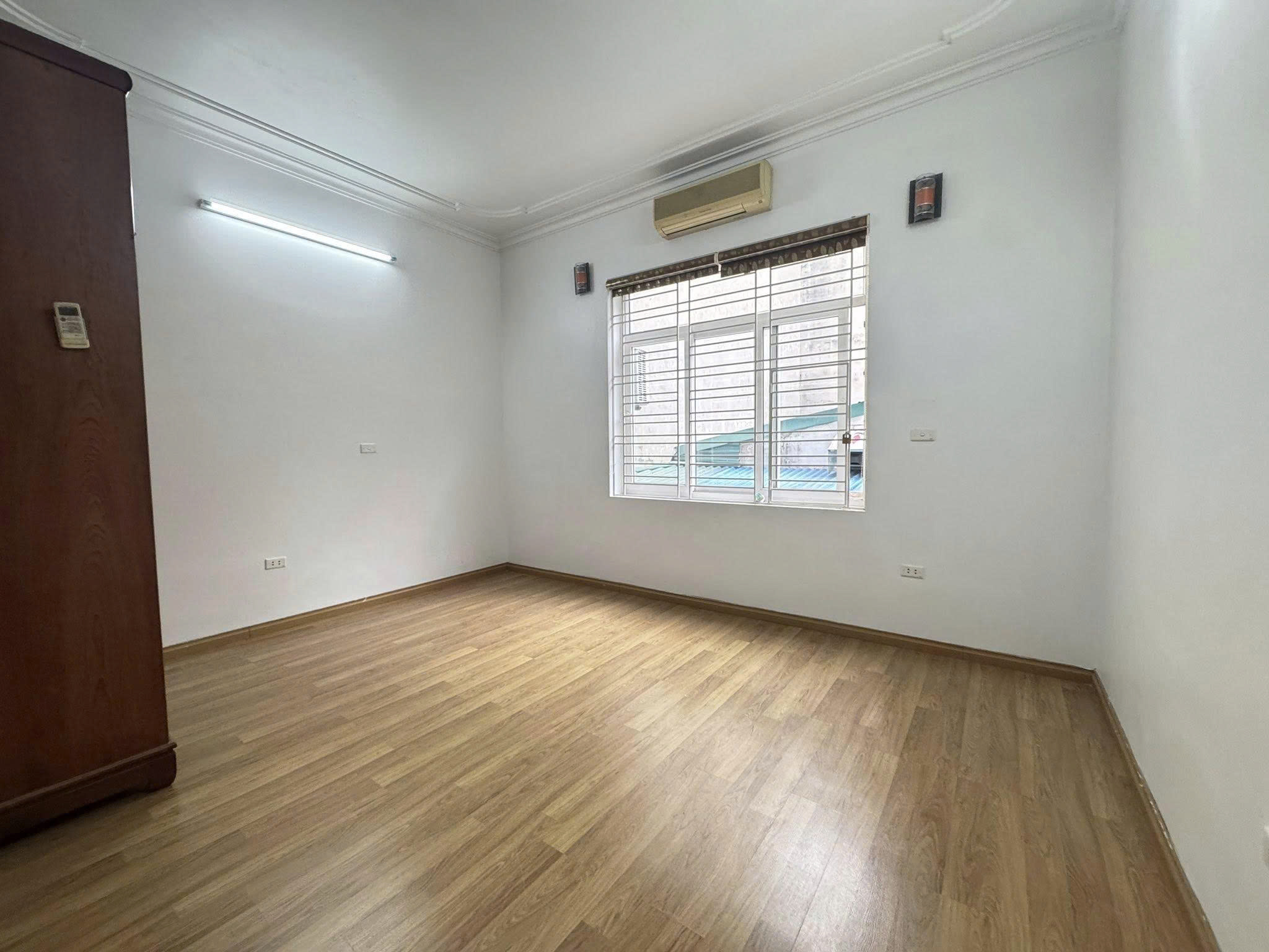 Hiếm Phố Nam Đồng 38m2, 3T, MT8m ô tô tránh giá 13.5 tỷ trung tâm quận Đống Đa
