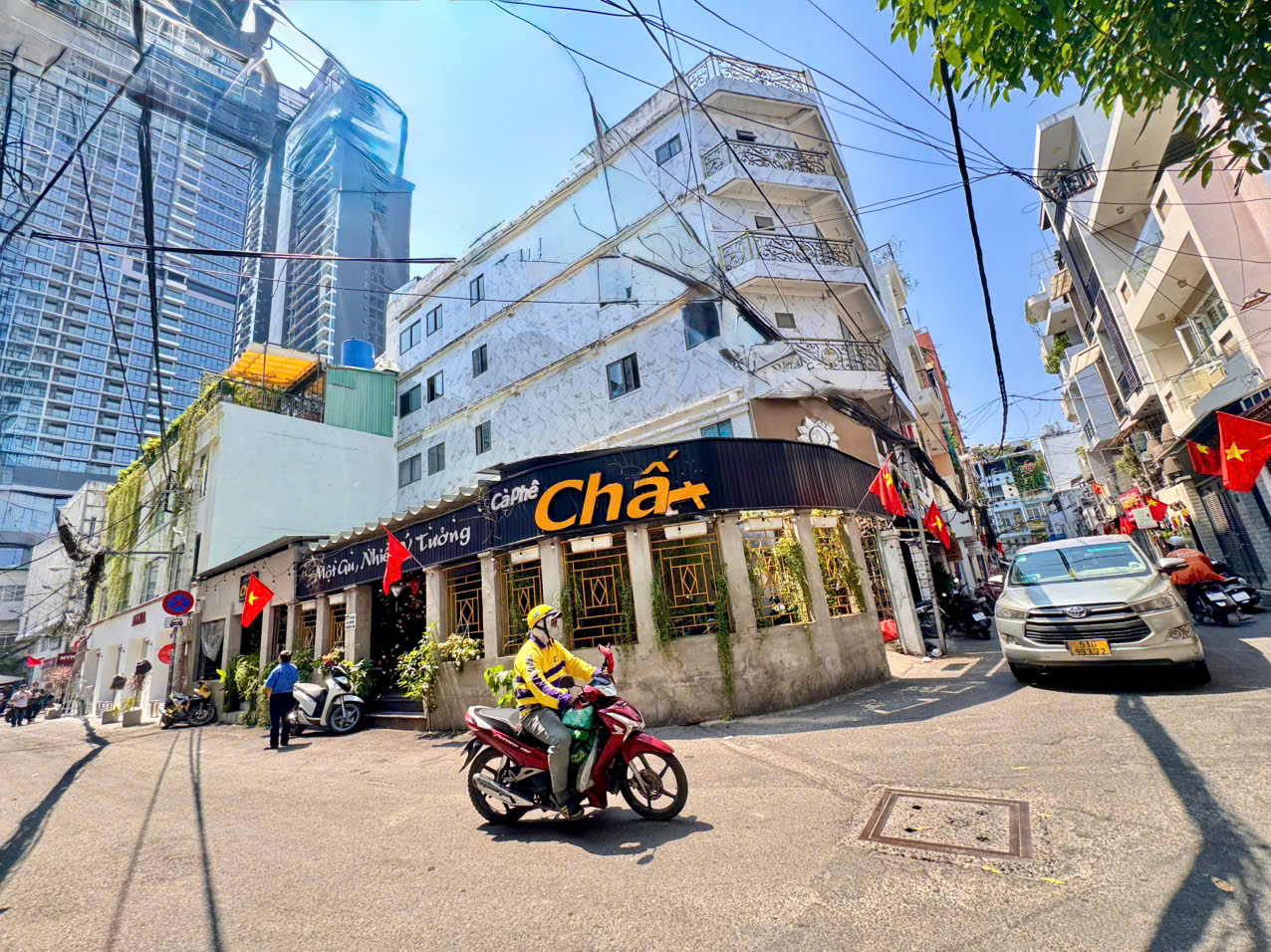 BÁN SIÊU PHẨM TÒA NHÀ 7 TẦNG CÓ HẦM- CĂN GÓC 2 MẶT TIỀN HXH Đ.NGUYỄN TRÃI, P.NGUYỄN CƯ TRINH, QUẬN 1- DT 225M2 NGANG