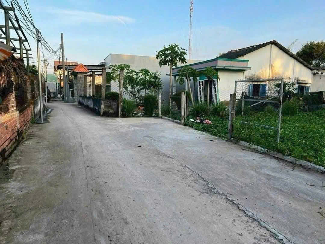 Bán đất thổ cư đường beton ấp 6 Bà Lư, Thạnh Đức dt 186m2 giá 1,2 tỷ