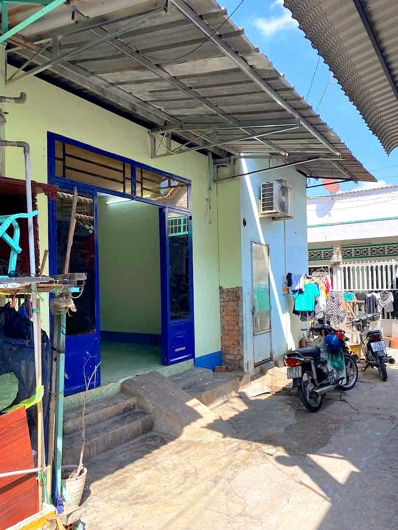 CẦN BÁN 47M2 NHÀ CẤP 4 HẺM THÔNG BA GÁC QUỐC LỘ 1A
