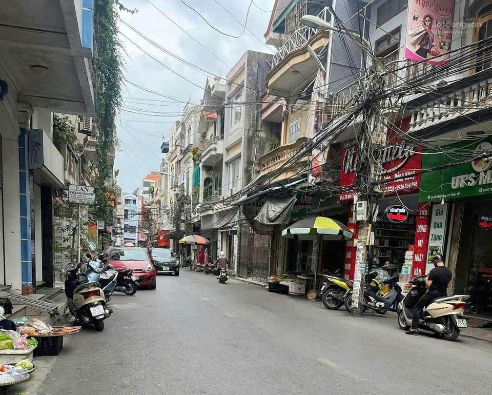 Bán nhà mặt đường Vũ Chí Thắng - 44m 3 tầng - Vị trí đắc địa