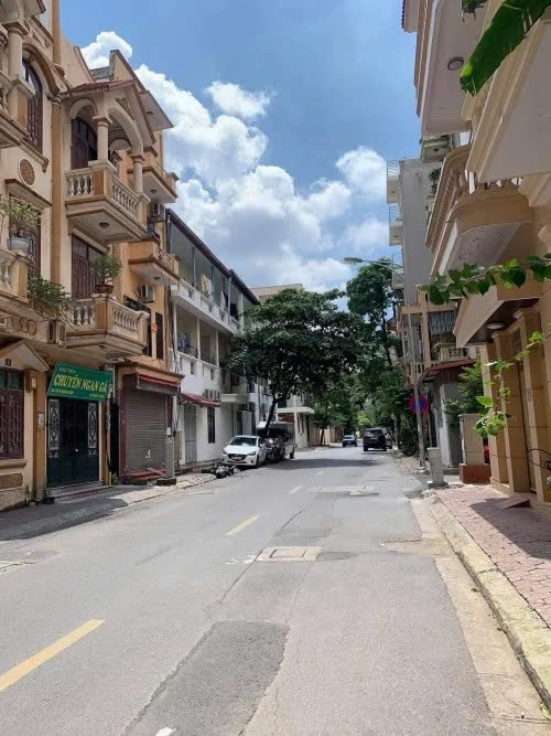 Phố Hoàng Quốc Việt 102m2, 7 tầng 2 thoáng, mặt tiền 6.6m vỉa hè 3 ô tô tránh nhỉnh 53 tỷ