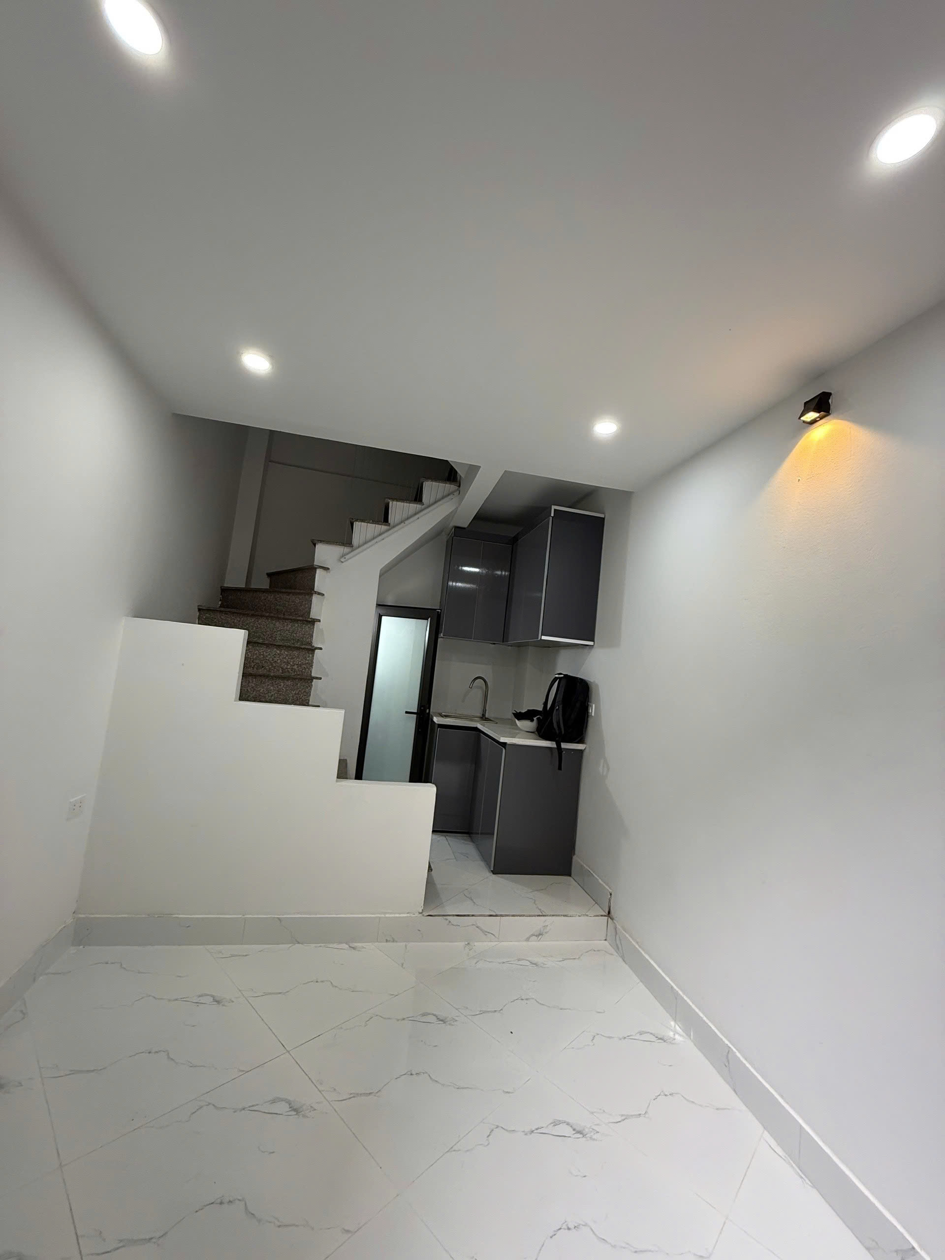 CHỦ NHÀ CẦN BÁN GẤP TRẢ LÃI NGÂN HÀNG -GIÁ RẺ NHẤT THỊ TRƯỜNG - NHÀ 5 TẦNG- PHỐ CHỢ KHÂM THIÊN
