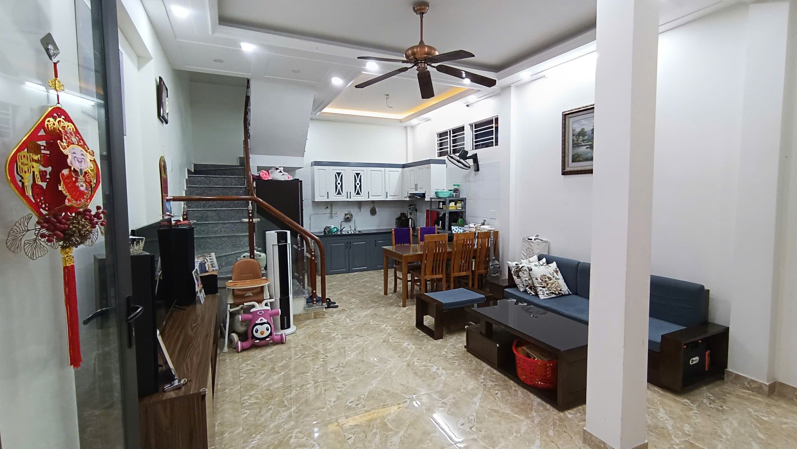 Bán nhà phố Đông Khê - 41m 3 tầng - sân cổng riêng - Giá 3.25 tỉ