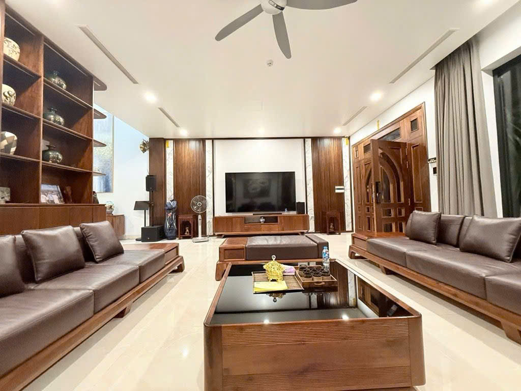 Gấp- Bán biệt thự Sân vườn Ngọc Lâm- 200m- 3 tầng- mặt tiền rất rộng nhỉnh 29 tỷ(TL)