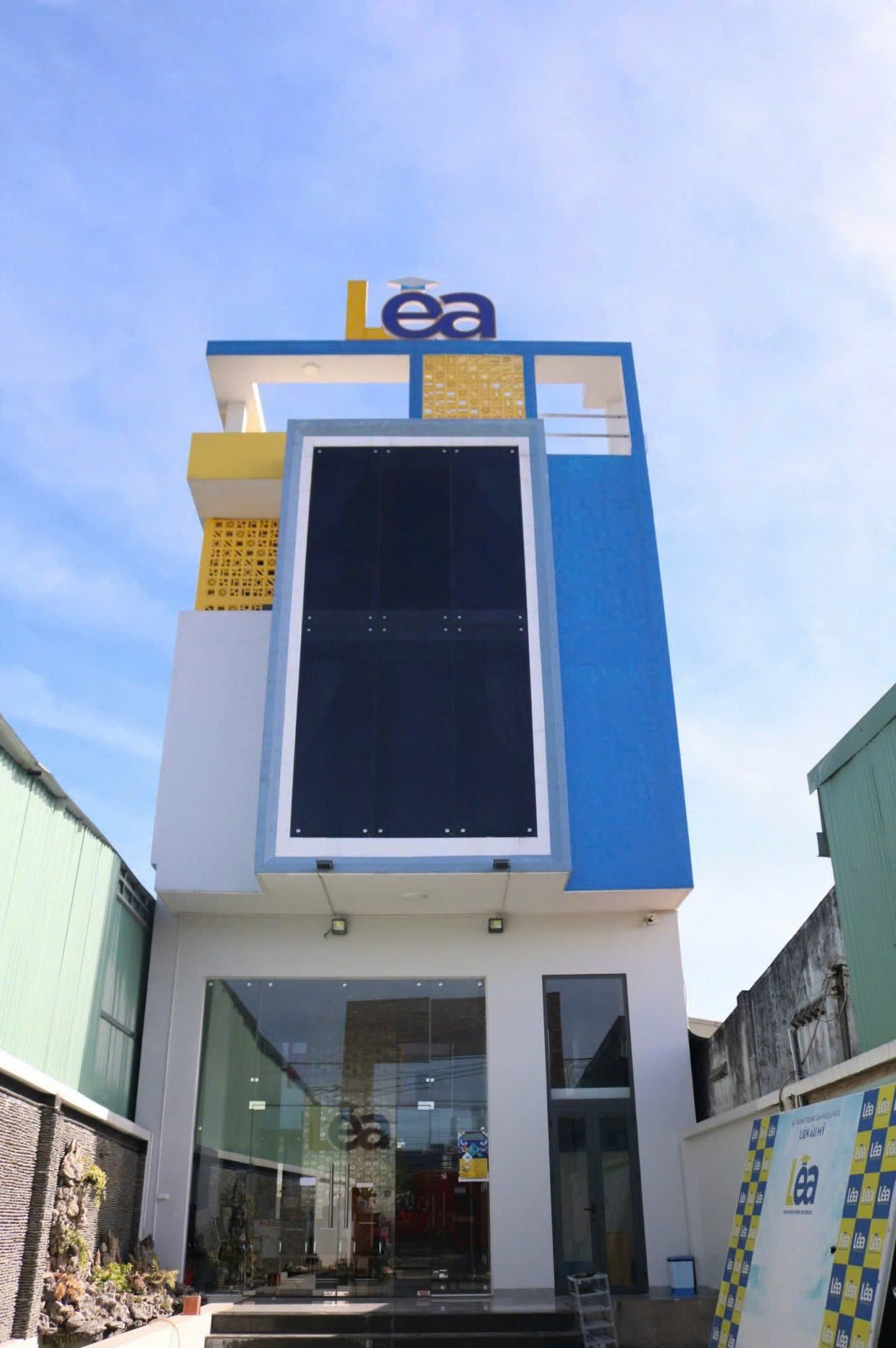 NHÀ CHÍNH CHỦ CHO THUÊ: Nhà 1 trệt 3 lầu Địa chỉ: KP 3, Hội Nghĩa, Tân Uyên, Bình Dương