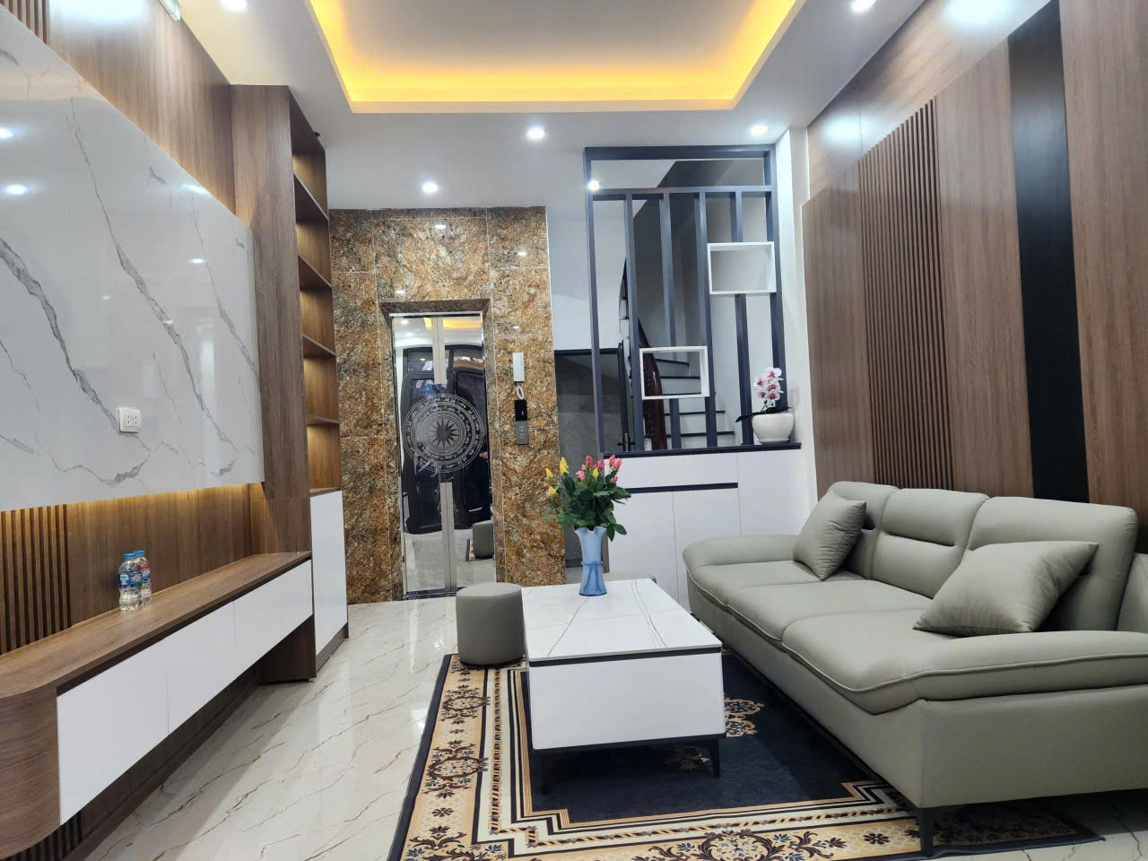 SIÊU PHẨM ĐỊNH CÔNG HẠ – 6 TẦNG THANG MÁY – Ô TÔ ĐỖ CỬA – FULL NỘI THẤT CAO CẤP!