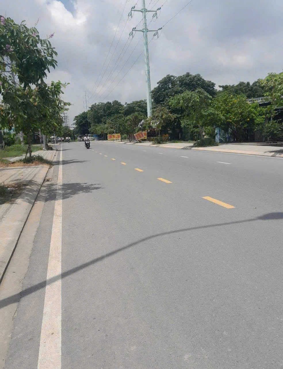 KHO XƯỞNG MẶT TIỀN NHỰA TÂN HIỆP – 9.4x30M – 250M² THỔ CƯ – CHỈ 9.8 TỶ