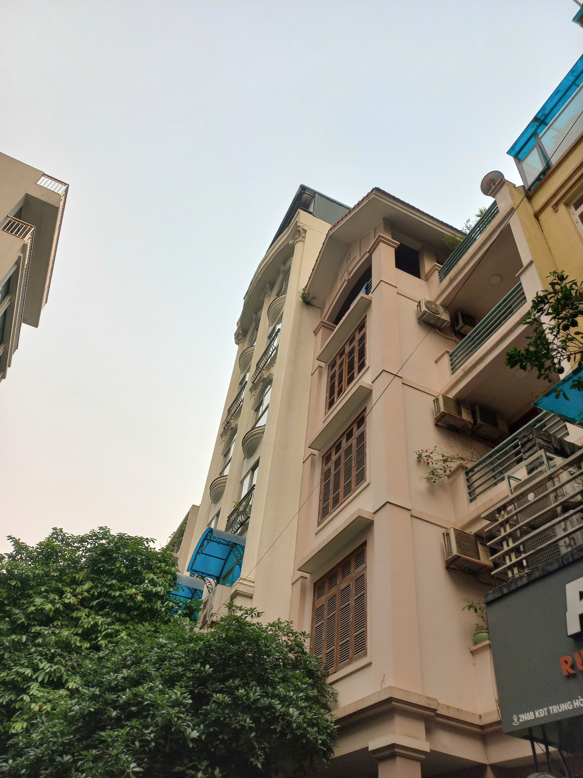 Cho thuê nhà phân lô phố Trung Kính giá rẻ