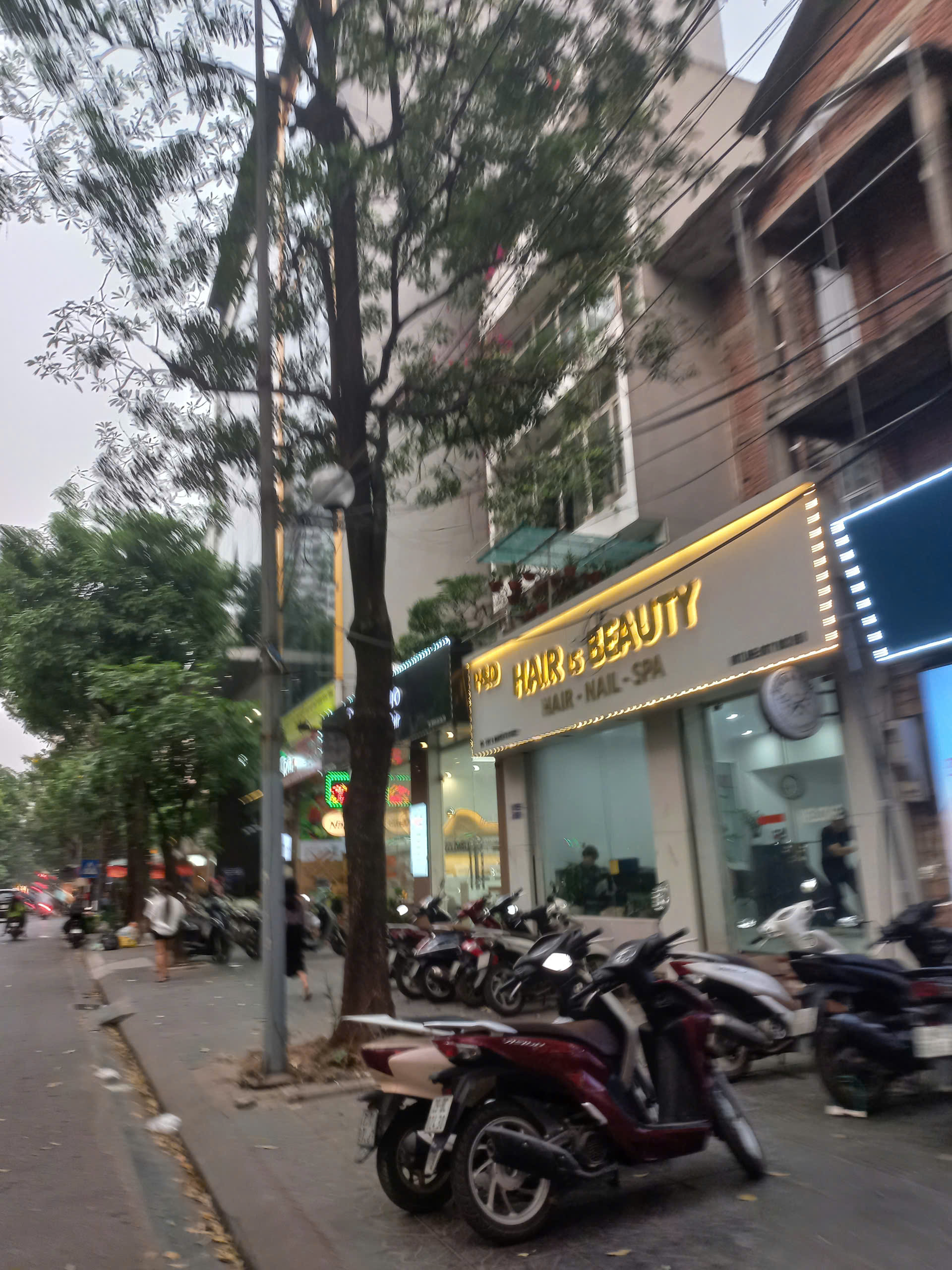 Cho thuê nhà mặt phố Trung Kính kinh doanh sầm uất giá rẻ