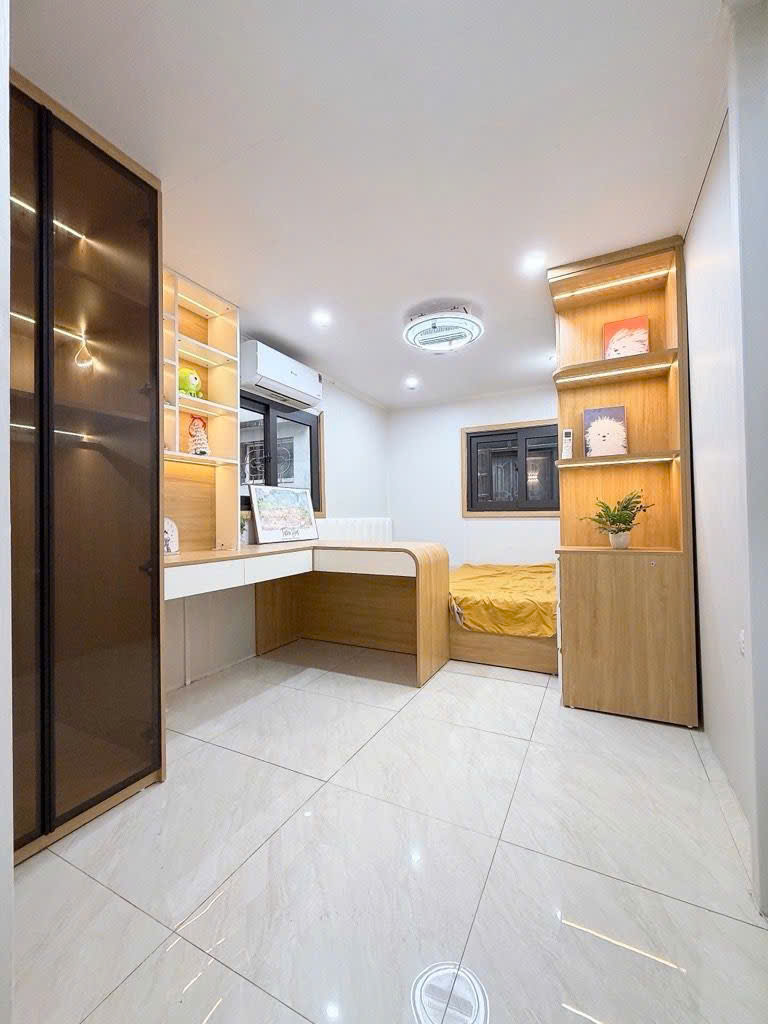 4,5 Tỷ - Nhà riêng lô góc Ngõ Quỳnh, Quận Hai Bà Trưng, 19m, 3 tầng, giao thông thuận tiện, rất nhiều tiện ích.