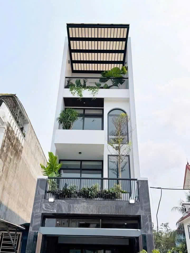 Bán nhà Khúc Thừa Dụ - 80m 4 tầng - Đường 10m - Mới tinh - Thang Máy