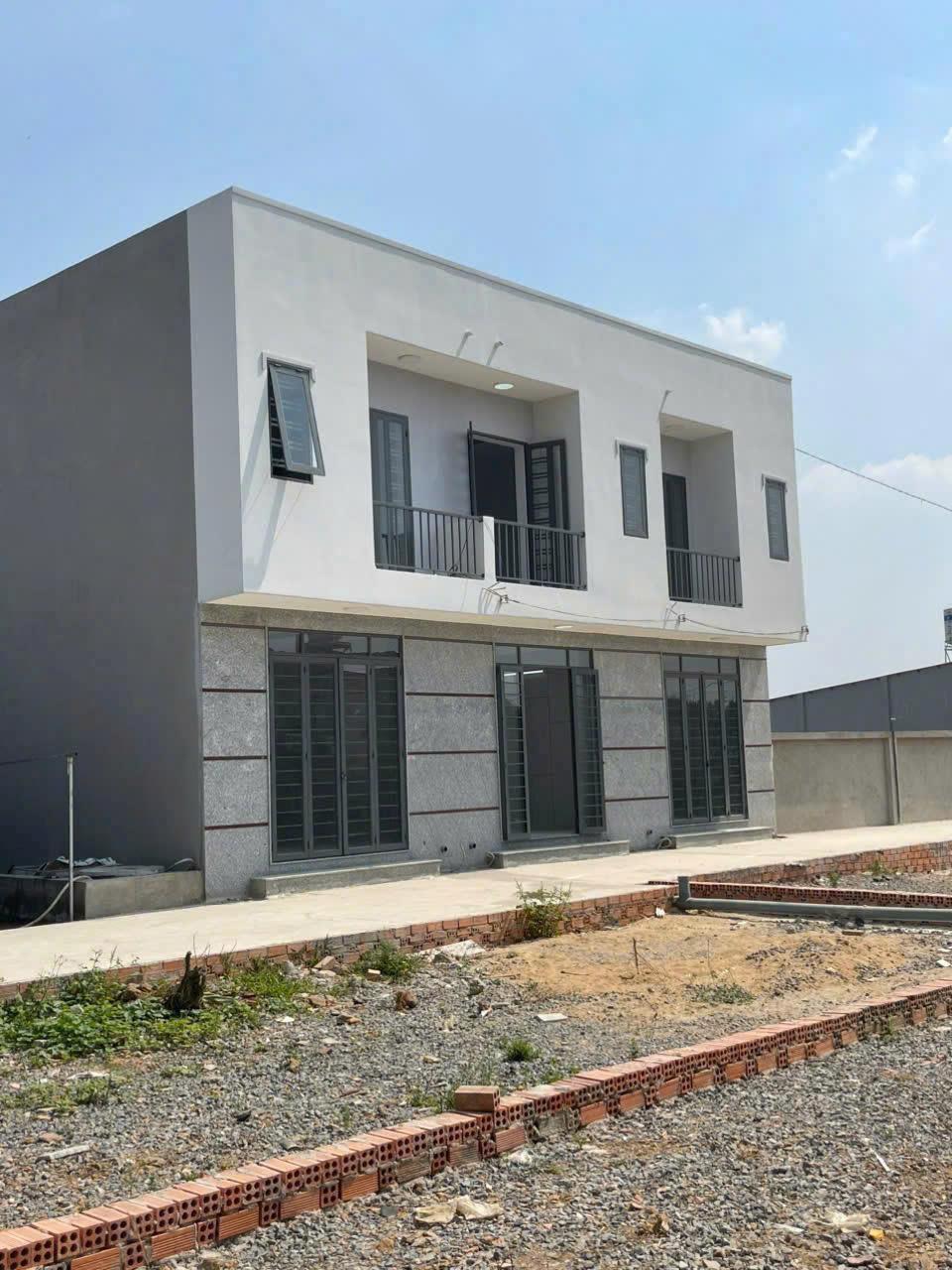 Bán 3 căn nhà liền kề giá chỉ 990 triệu/căn cực hiếm- vĩnh cửu đồng nai