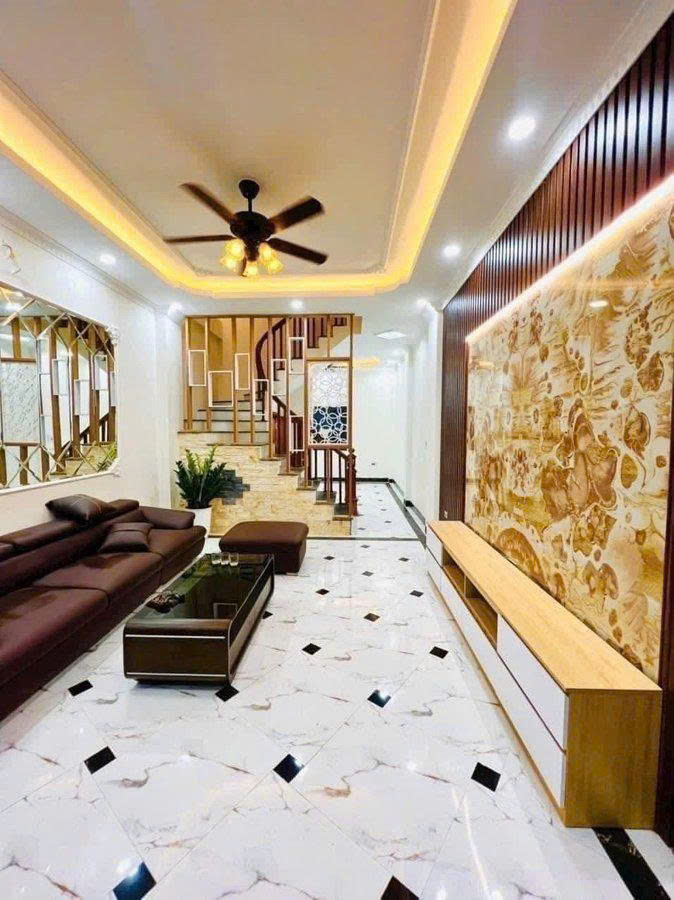 Phố Pháo Đài Láng 43m2, 5T, MT4m tặng full nội thất giá 11.9 tỷ hiếm Đống Đa