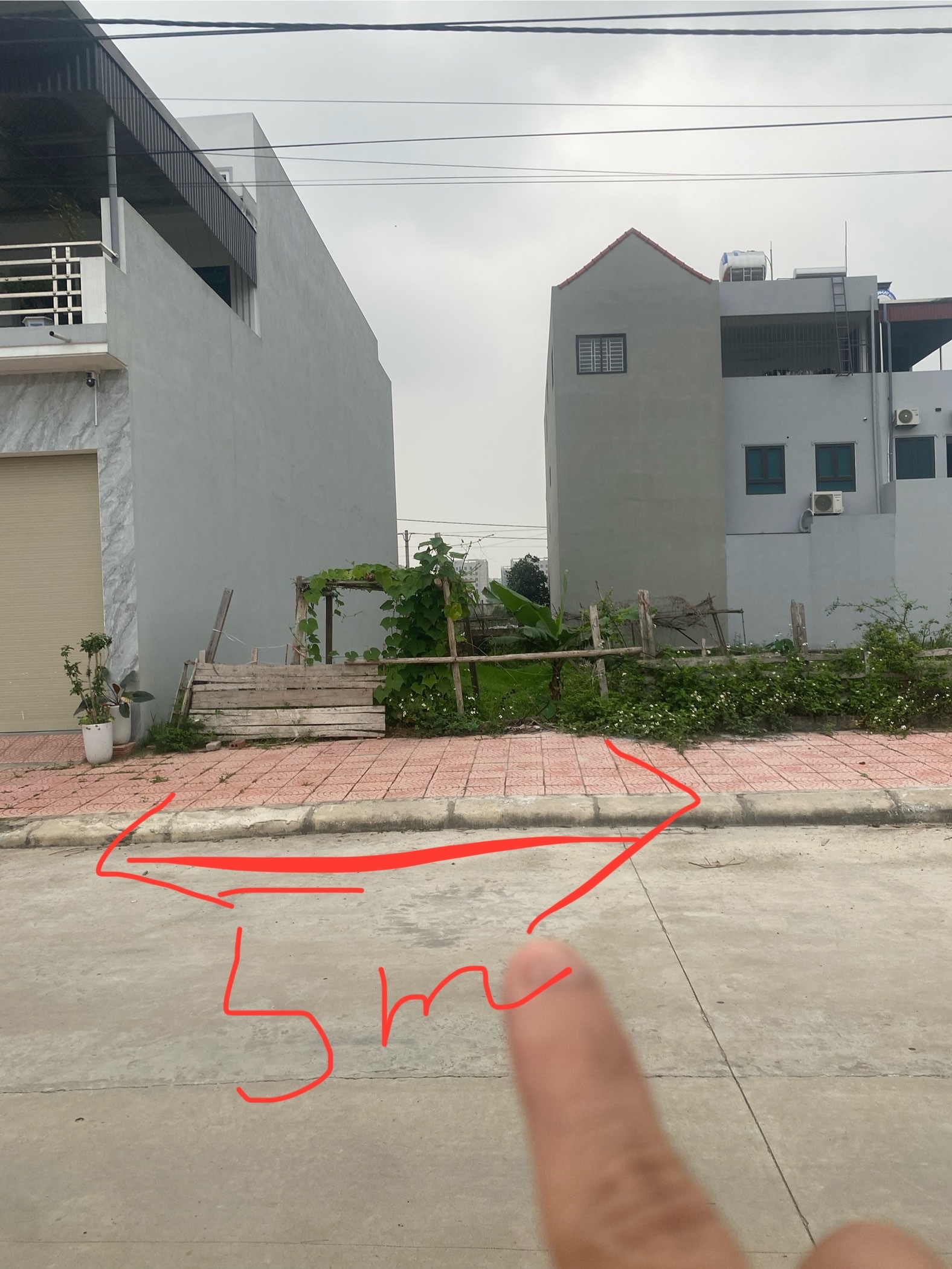 Tháng sau em đi Nhật cần tiền đóng cọc gấp nên bán rẻ mảnh đất 69m thổ cư hoàn toàn.