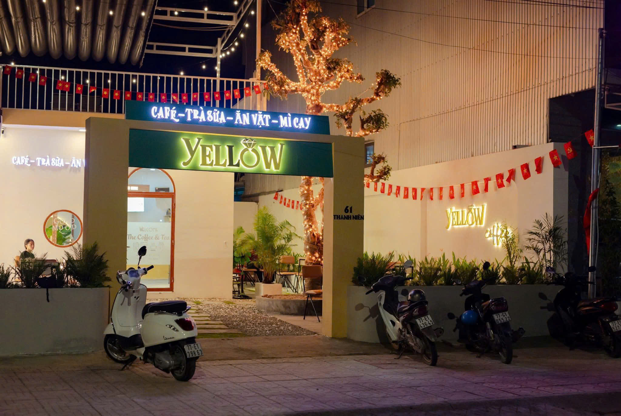 Do không thể tiếp tục quản lý vì công việc cá nhân, mình cần sang nhượng lại toàn bộ quán **Yellow Coffee