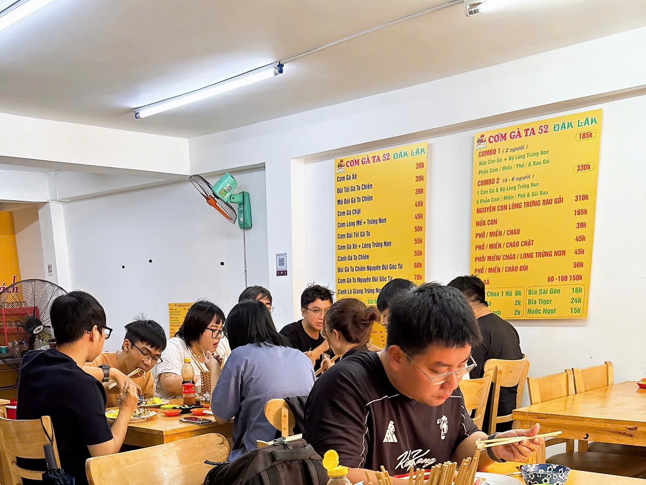 CHÍNH CHỦ CẦN SANG NHƯỢNG QUÁN PHỞ + CƠM – VÀO LÀ KINH DOANH NGAY Địa chỉ: 139 Tân Cảng, P25, Bình Thạnh, TP HCM