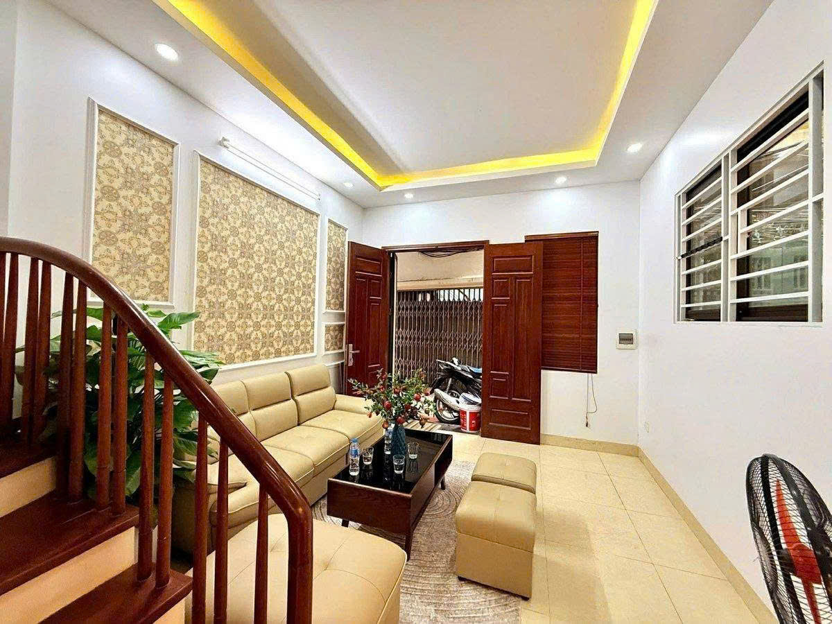 Hiếm Pháo Đài Láng 33m2, 5T, MT4.2m lô góc 2 thoáng nhỉnh 9 tỷ trung tâm Đống Đa