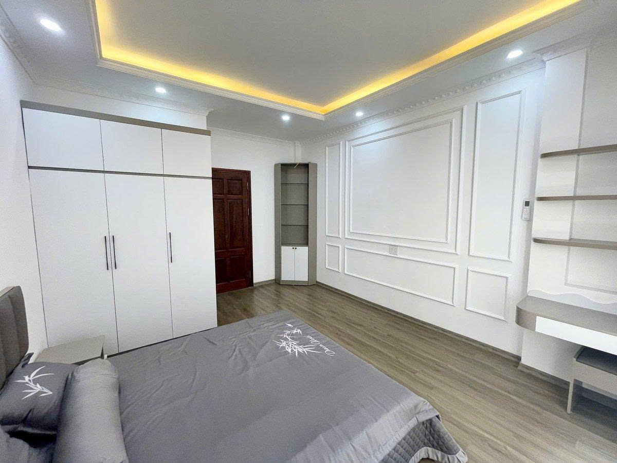 10.4 tỷ Pháo Đài Láng 36m2, 6T thang máy mới, mặt tiền 4.4m lô góc hiếm quận Đống Đa