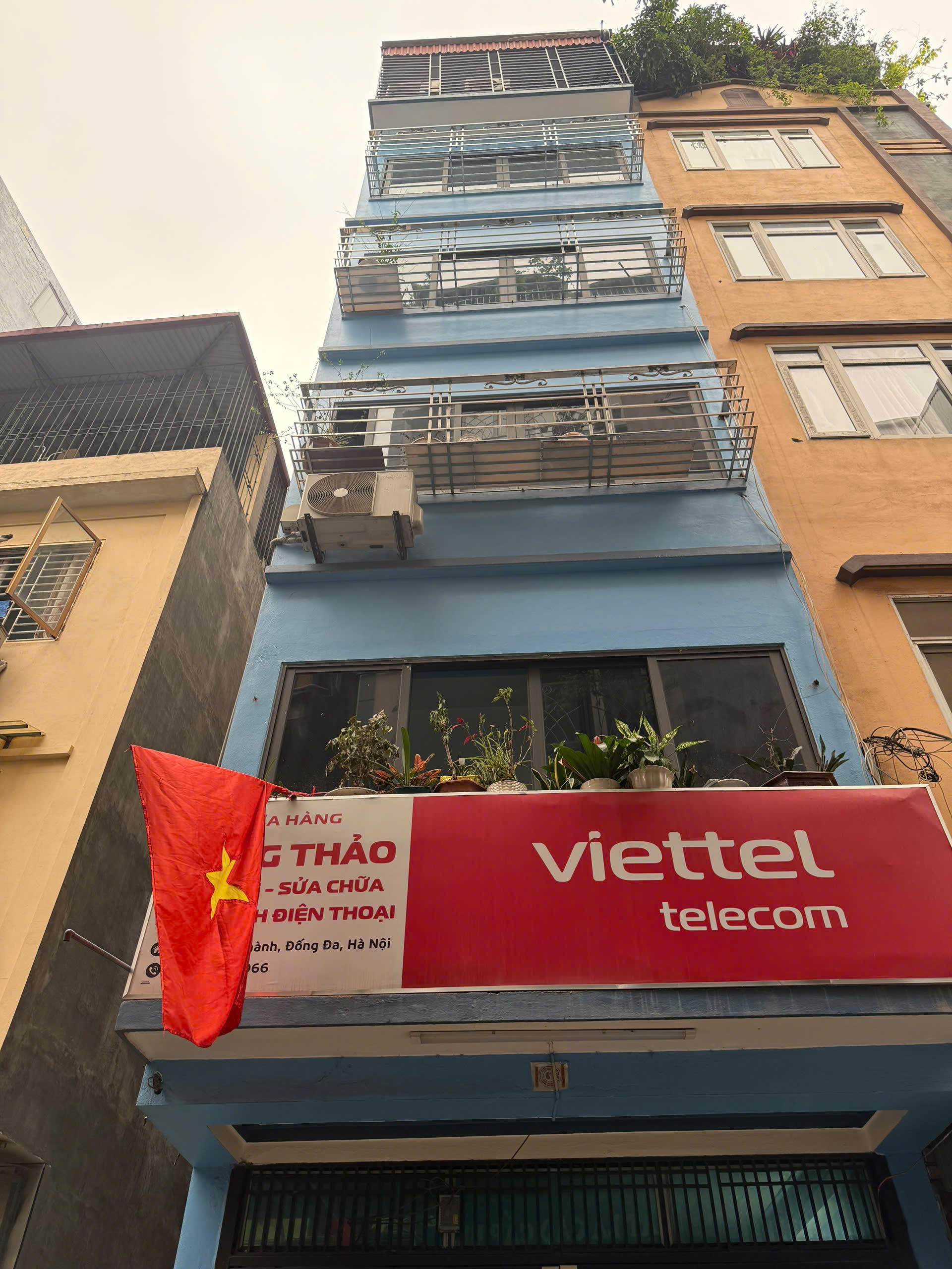 Cho thuê nhà 6 tầng mặt phố Đê La Thành nhỏ hợp làm công ty, văn phòng, cửa hàng,Spa...