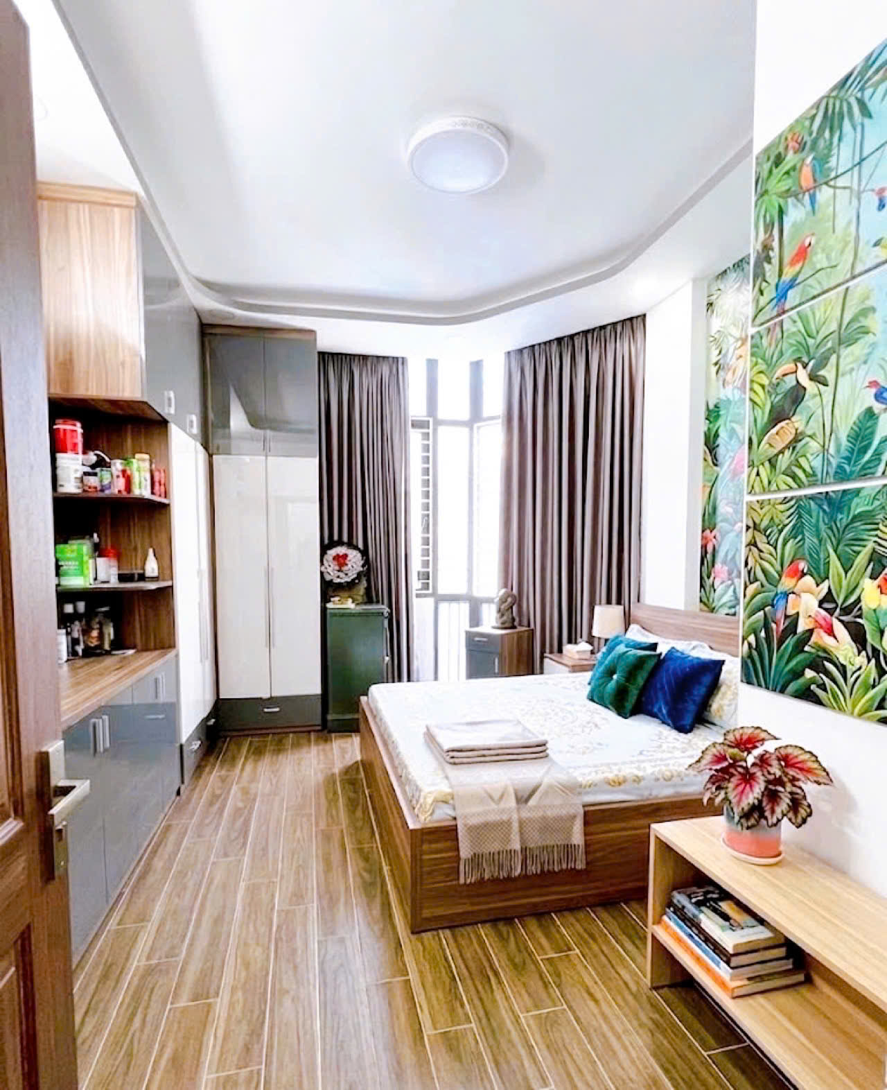 Nhà mới Căn góc HXH Cách Mạng Tháng 8, Quận Tân Bình, 4.3 x 14m (60 m2), 10.5 tỷ