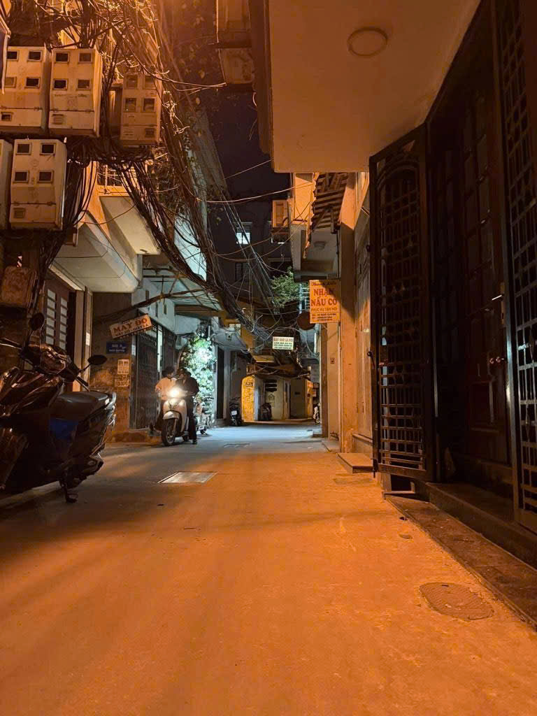 NHỈNH 6 TỶ - SIÊU PHẨM NHÀ NGÕ PHỐ THANH NHÀN, 5 TẦNG, MT >3M; KD ĐỈNH CỦA TRUNG TÂM HAI BÀ TRƯNG, XE BA GÁC CHẠY NGƯỢC XUÔI THOẢI MÁI QUA NHÀ.
