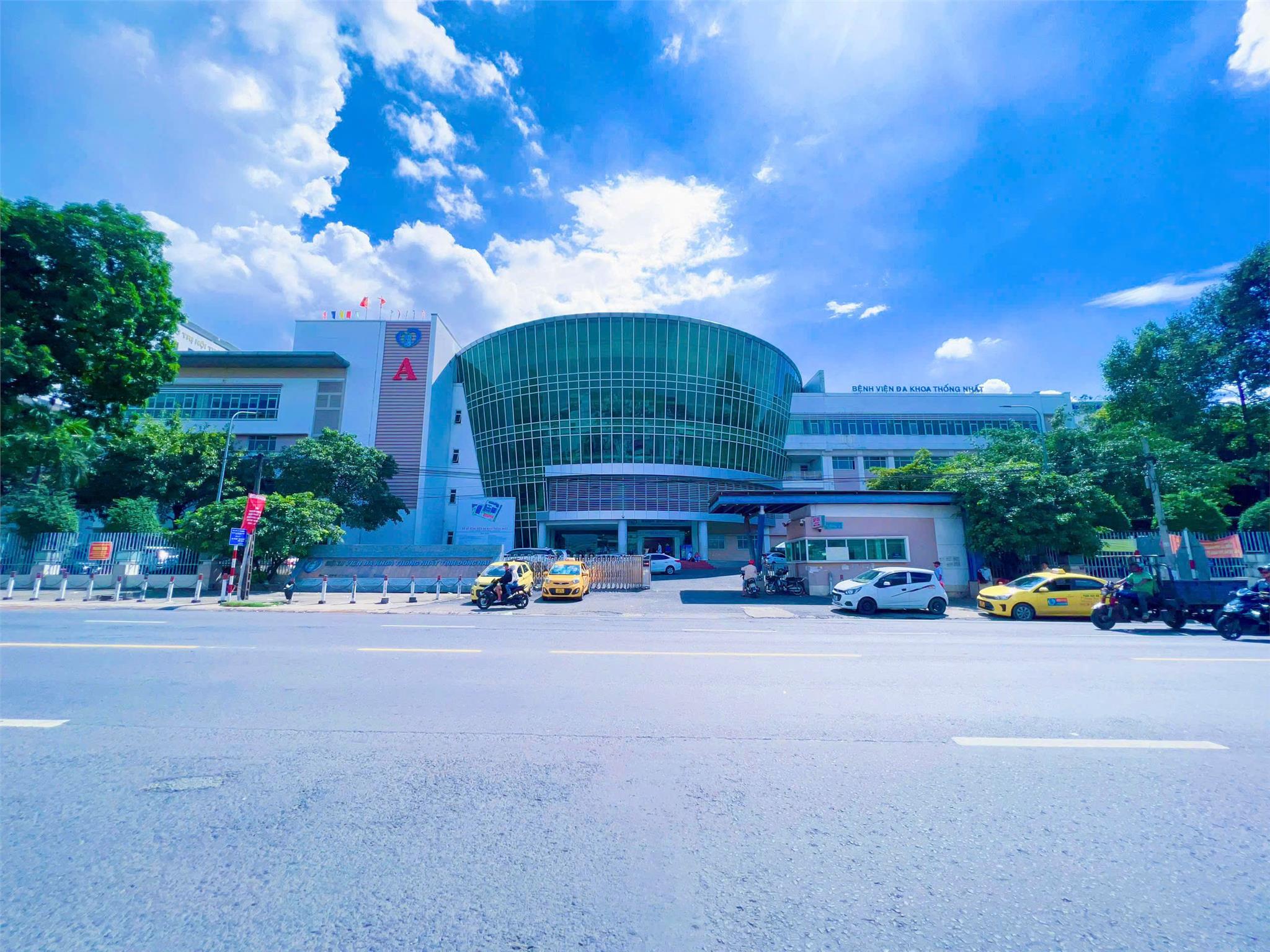 NP322 BÁN SIÊU PHẨM SHOWROOM 6 LẦU MẶT TIỀN QUỐC LỘ 1A nội khu LÀNG NGHỀ GỖ HỐ NAI - BVĐK THÁNH TÂM