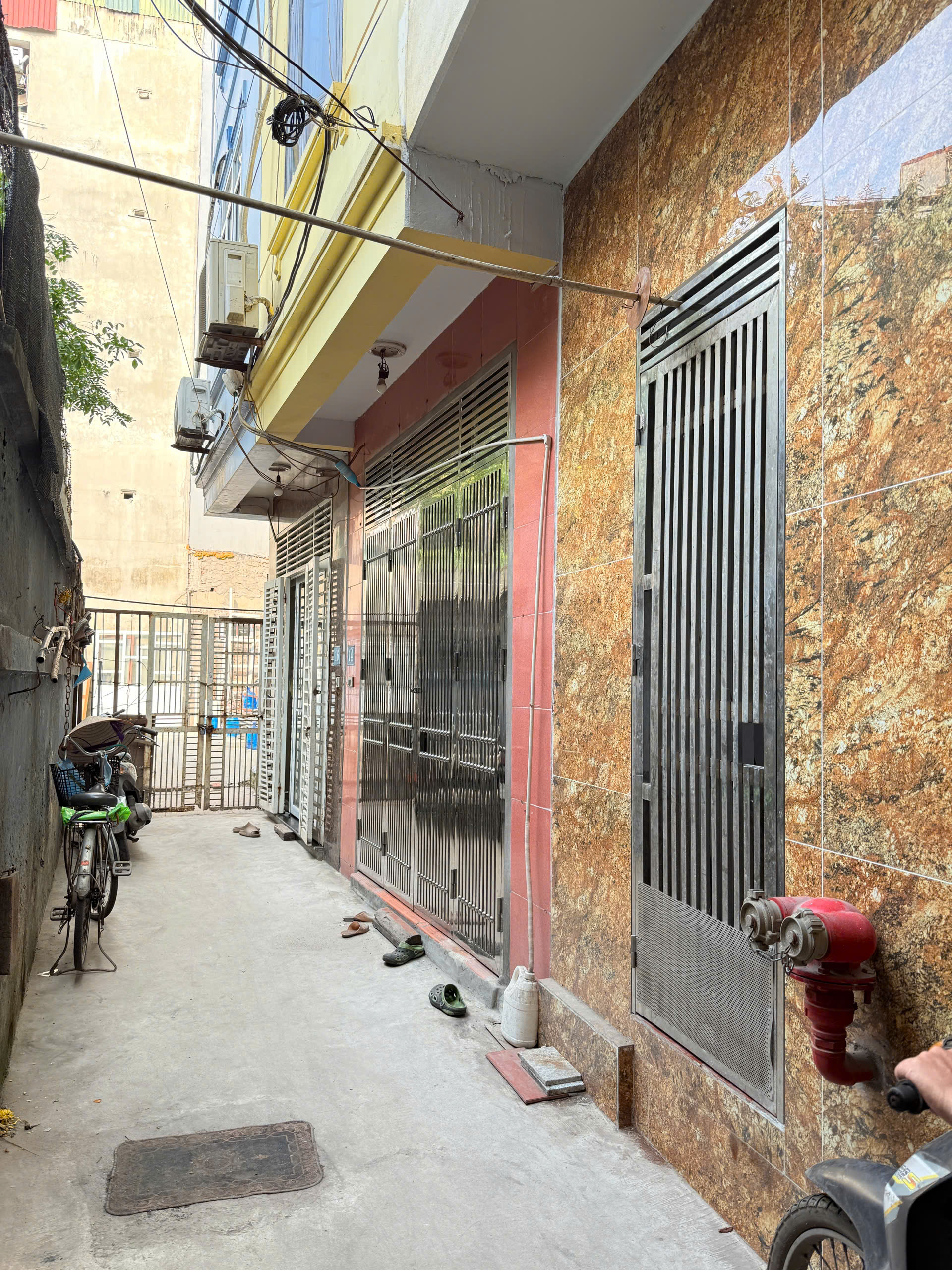 BÁN GẤP MẢNH ĐẤT ĐƯỜNG YÊN XÁ. 75M2. GẦN ĐƯỜNG Ô TÔ, PHÙ HỢP XÂY TÒA NHÀ CHDV.