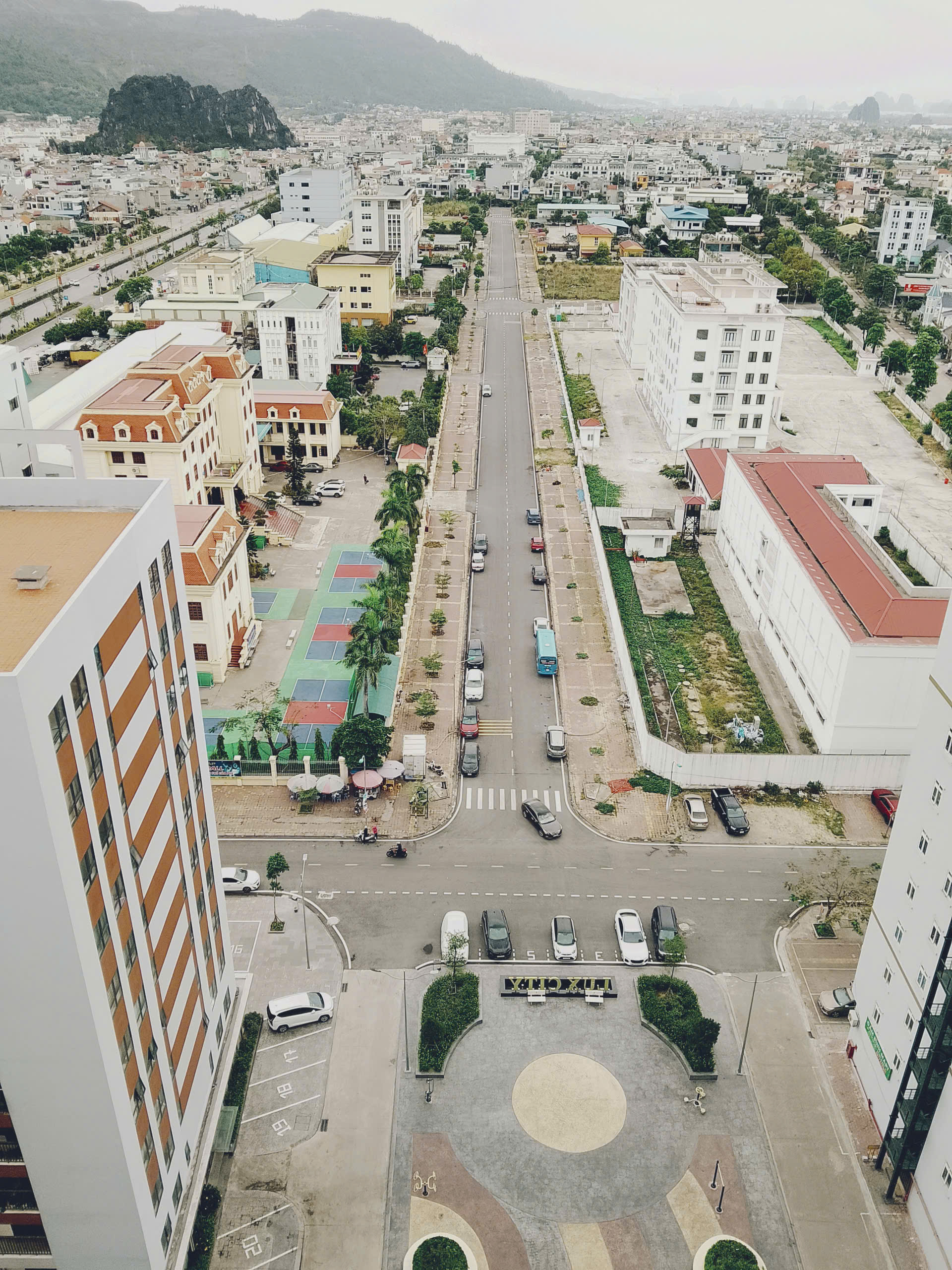 Bán Căn Hộ View Tầng Cao Diện tích 72m2 Thuộc căn góc Luxcity Cẩm Phả.
