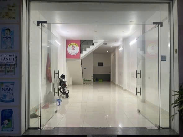 Cho thuê tầng 1 tại số 172A mặt đường Phủ Thượng Đoạn, Hải Phòng, vị trí thuận tiện, dễ nhận diện, phù hợp kinh doanh.
