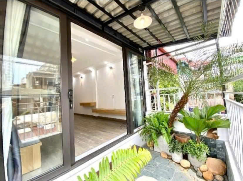 CHO THUÊ NGUYÊN CĂN THÁI HÀ, NHÀ MỚI, FULL ĐỒ, Ô TÔ ĐỖ CỬA, 52M 4T, 20TR 0903258273