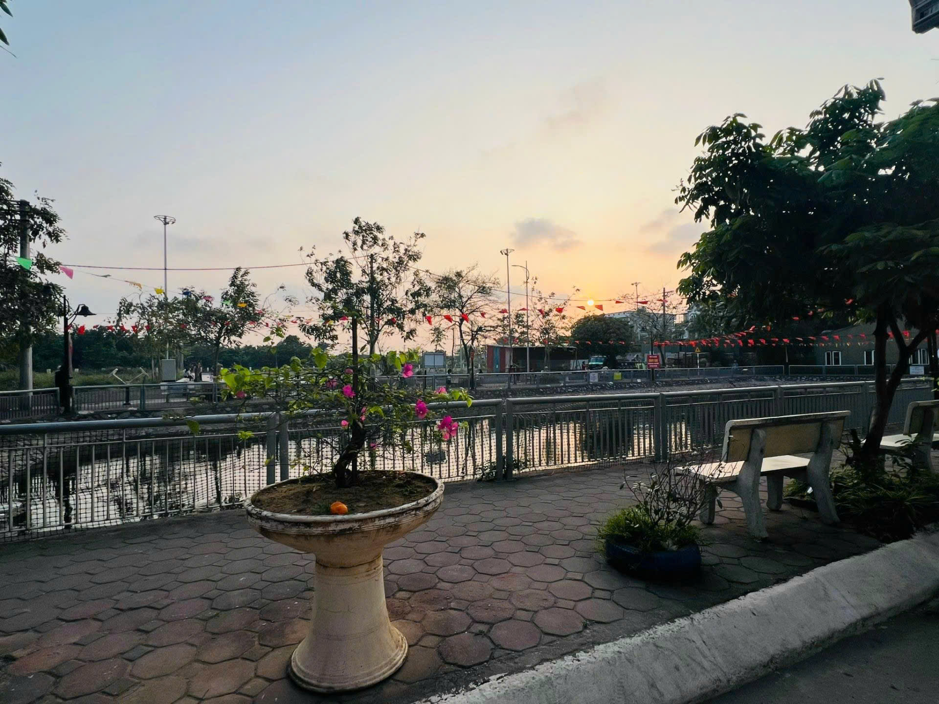 Di Trạch 87m chỉ 6ty2 - Ô tô Đỗ cửa - 5N - Kinh Doanh