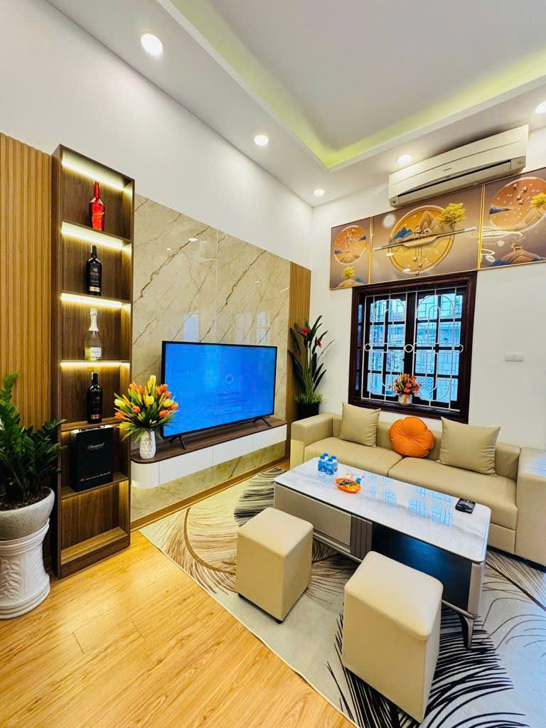 5 tỷ - CĂN TẬP THỂ TRUNG TÂM QUẬN ĐỐNG ĐA – GẦN CHÙA BỘC – TÂY SƠN – THÁI HÀ; AN NINH TỐT, SIÊU TIỆN ÍCH