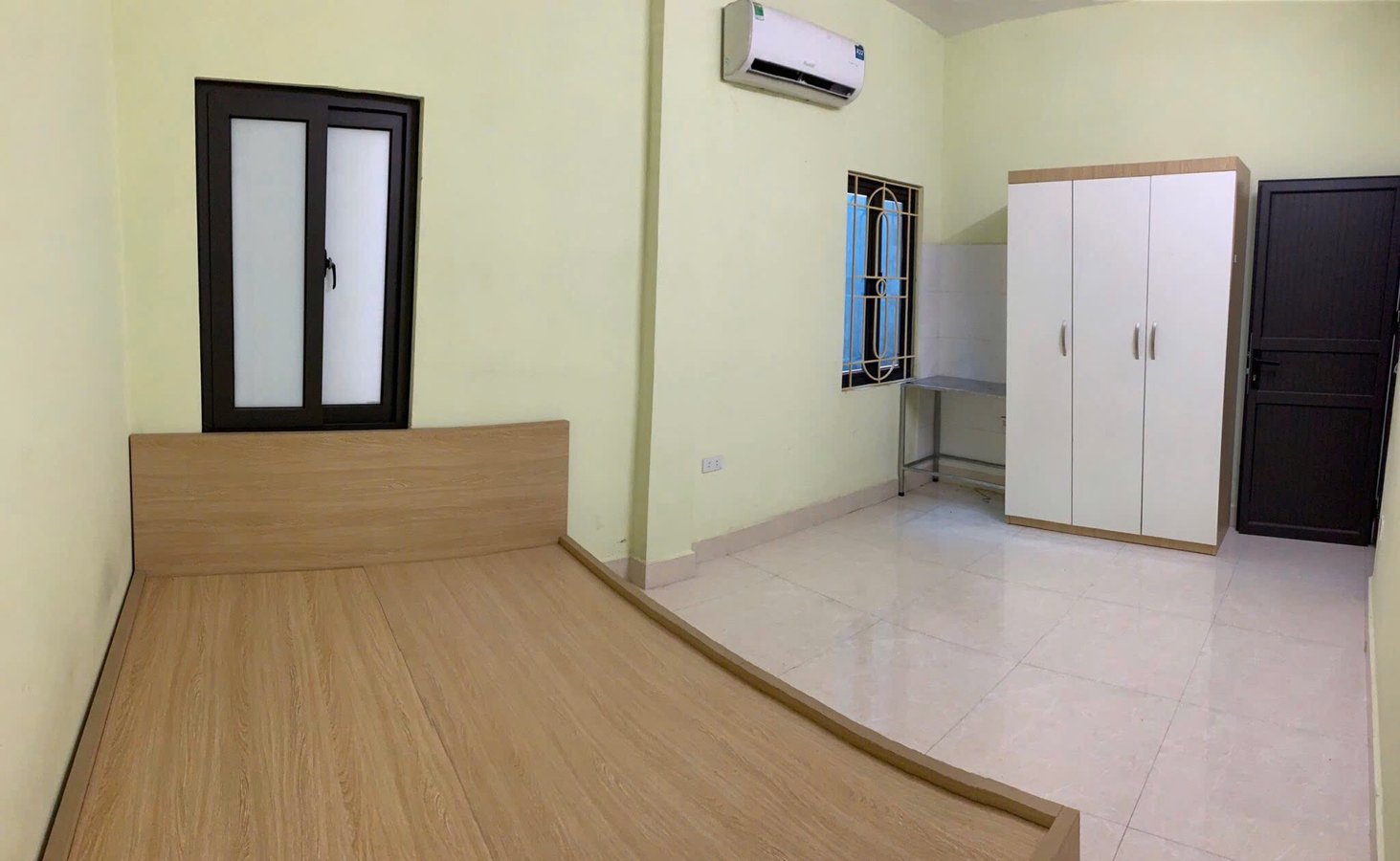 Bán Nhà Đường Cầu Giấy. Cầu Giấy. Ô Tô. DT 63m2. MT 4.8m. 5 Tầng. Giá 18.8 Tỷ.