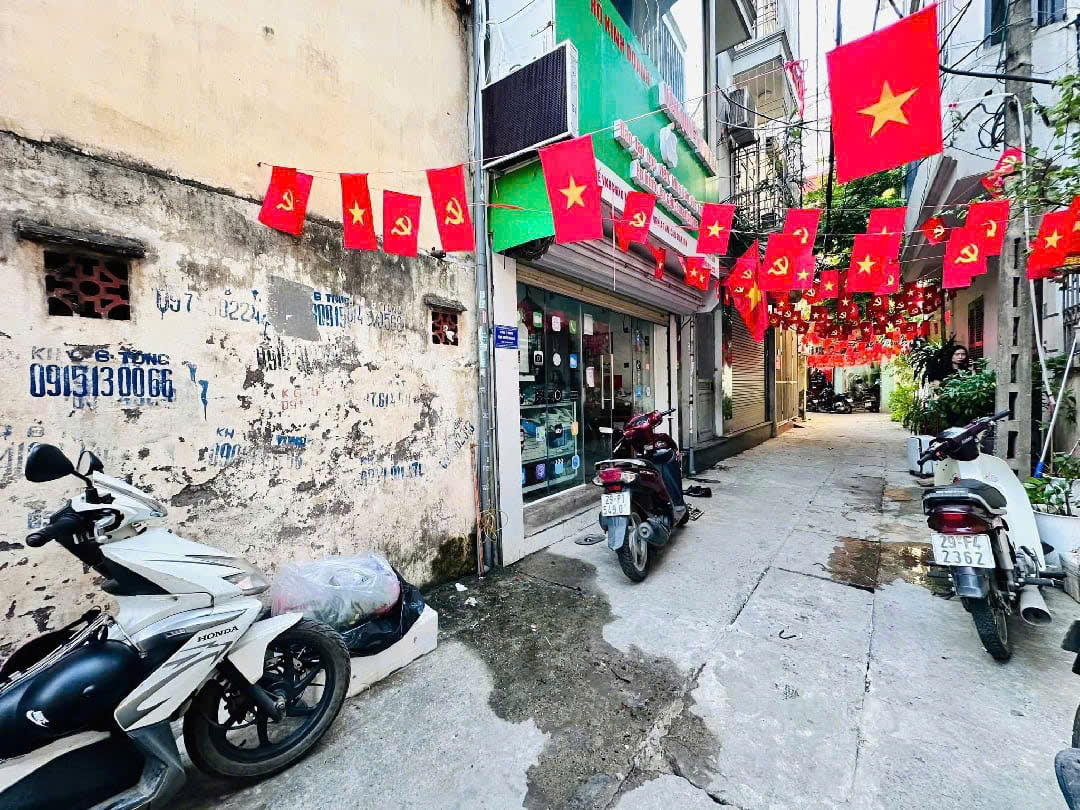 Gấp - Nhà đẹp Trần Cung - 5 tầng hiện đại - Ngõ thông thoáng - Khu vực cực hot - Vài bước ra phố