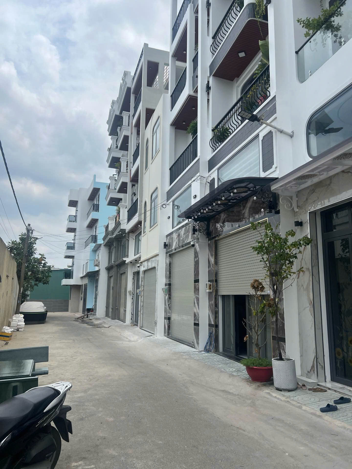 SỞ HỮU NGAY SIÊU PHẨM VILLA NHÀ PHỐ ĐẸP - GIÁ TỐT - Vị Trí Đắc Địa Tại LK 8-9 Bình Hưng Hoà